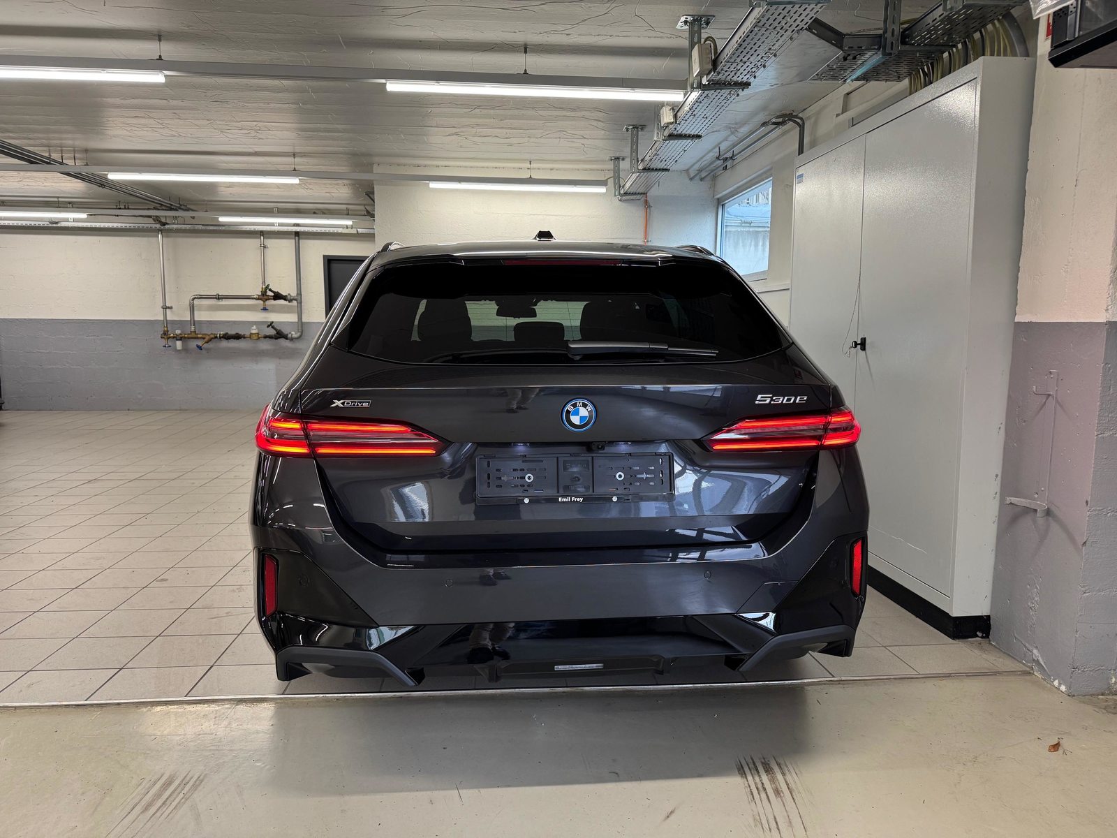 BMW 530e xDrive Touring, Plug-in-Hybrid Benzin/Elektro, Neuwagen, Automatik - 5