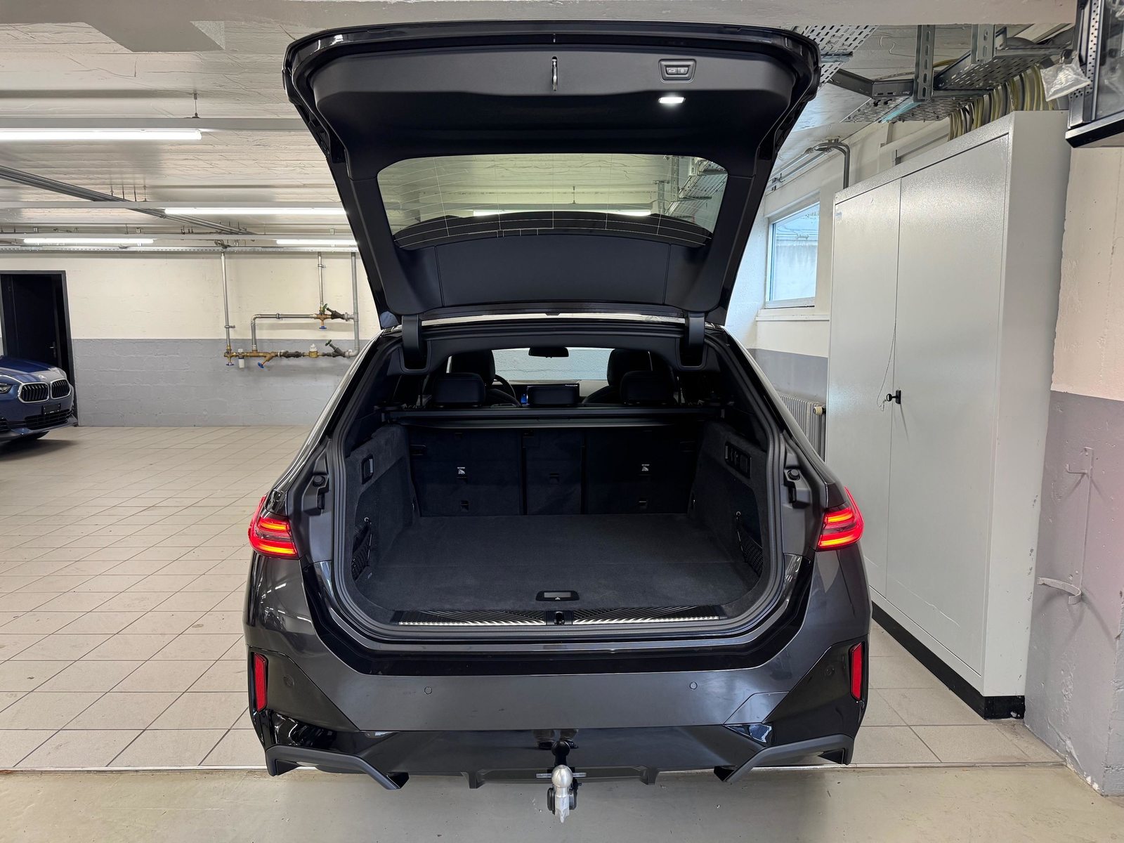 BMW 530e xDrive Touring, Plug-in-Hybrid Benzin/Elektro, Neuwagen, Automatik - 6