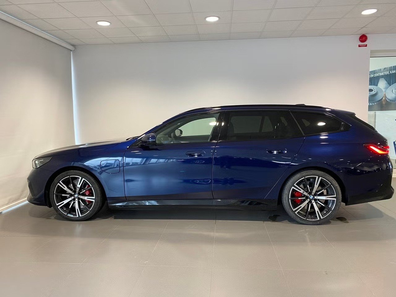 BMW 530e Touring M Sport Pro Steptronic, Plug-in-Hybrid Petrol/Electric, New car, Automatic - 3
