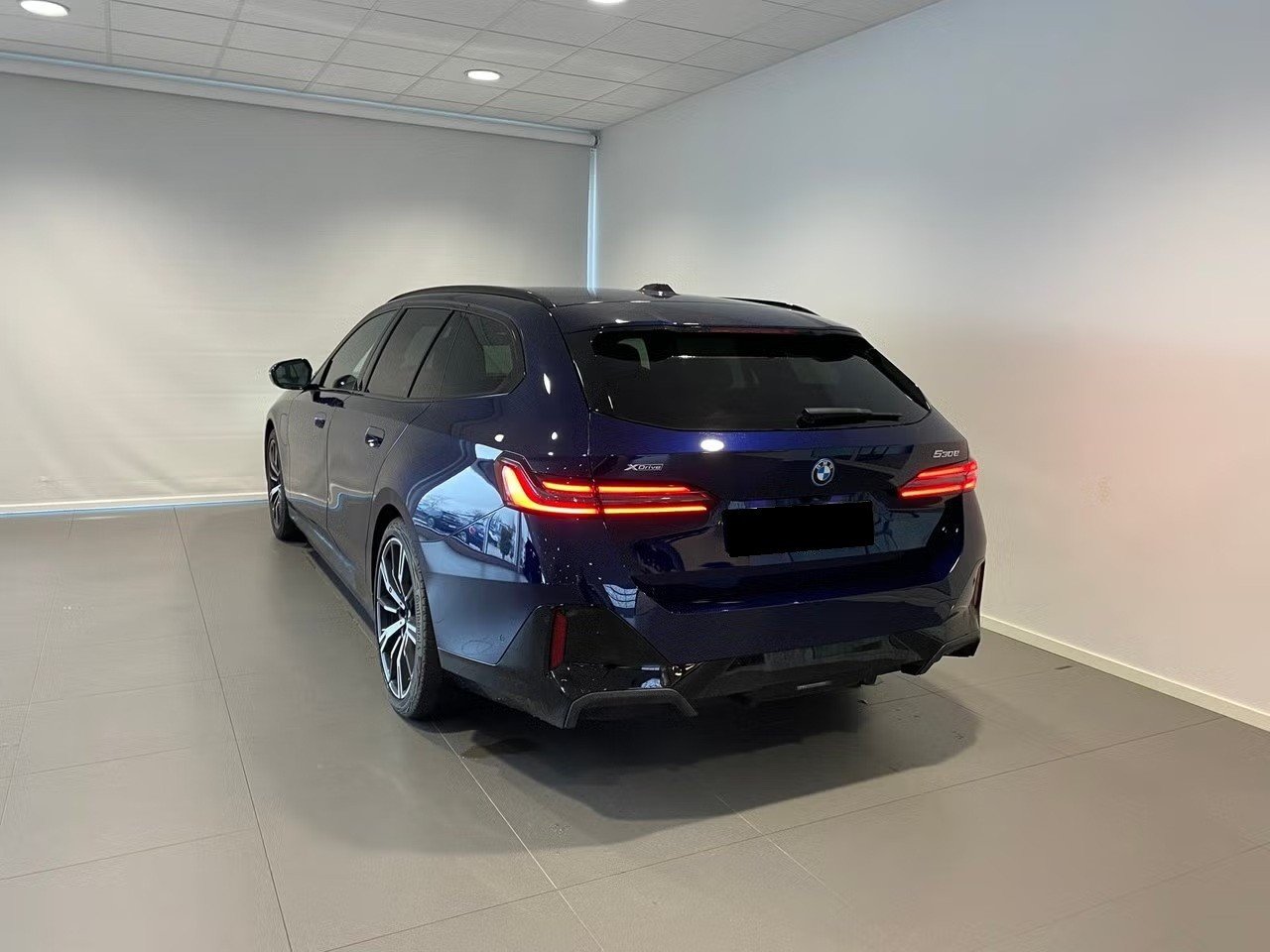 BMW 530e Touring M Sport Pro Steptronic, Plug-in-Hybrid Petrol/Electric, New car, Automatic - 4