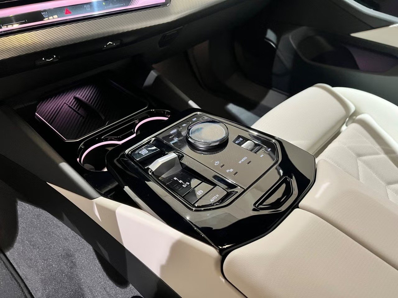 BMW 530e Touring M Sport Pro Steptronic, Plug-in-Hybrid Petrol/Electric, New car, Automatic - 7