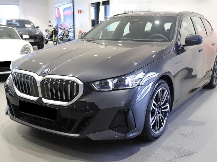 BMW 530e Touring M Sport Steptronic, Plug-in-Hybrid Benzina/Elettrica, Auto nuove, Automatico