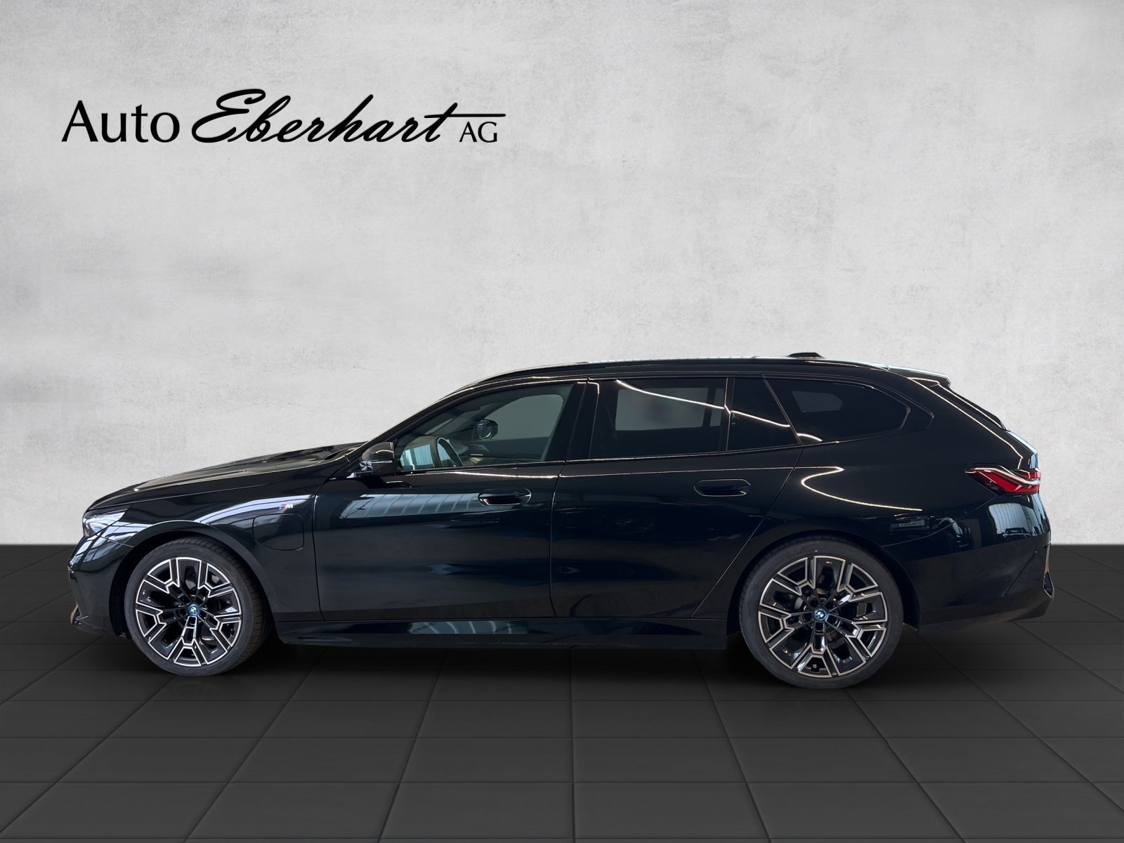 BMW 530e Touring M Sport Steptronic, Plug-in-Hybrid Petrol/Electric, Second hand / Used, Automatic - 3