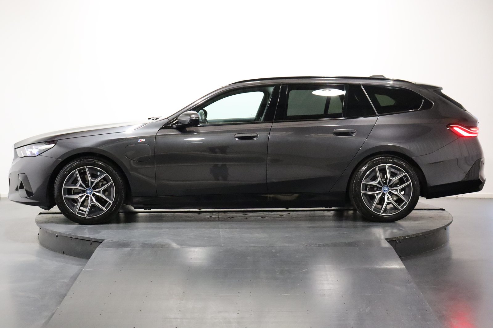 BMW 530e xDrive Touring, Hybride Rechargeable Essence/Électricité, Occasion / Utilisé, Automatique - 3