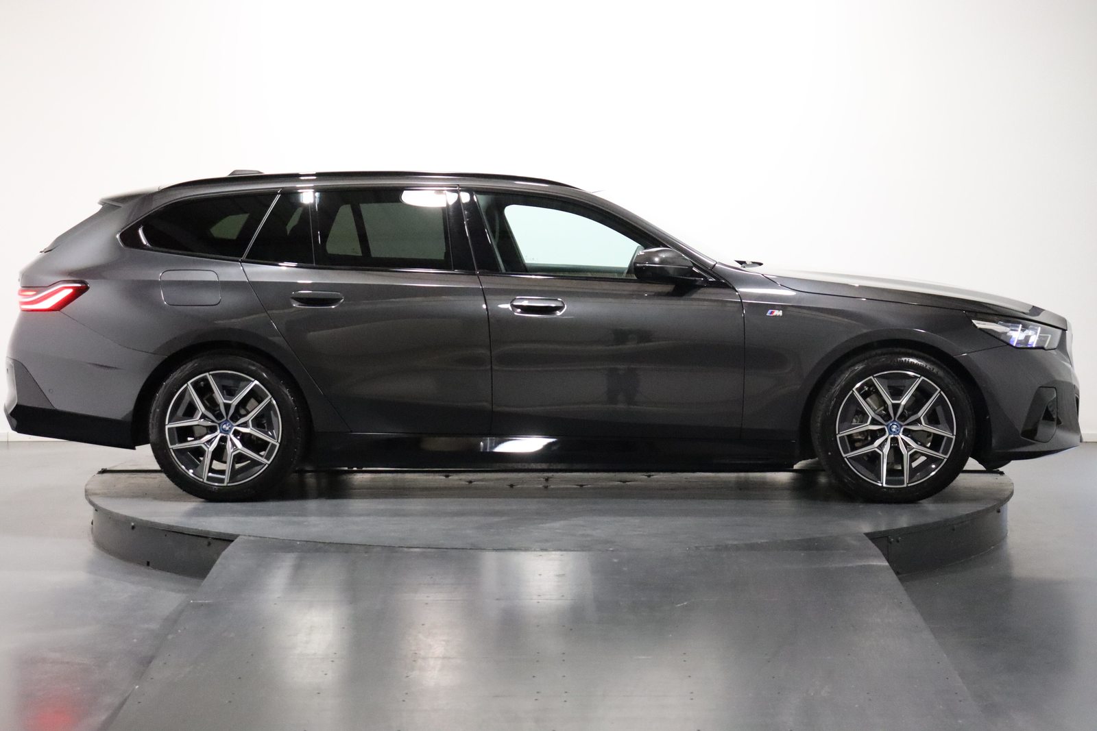 BMW 530e xDrive Touring, Hybride Rechargeable Essence/Électricité, Occasion / Utilisé, Automatique - 4