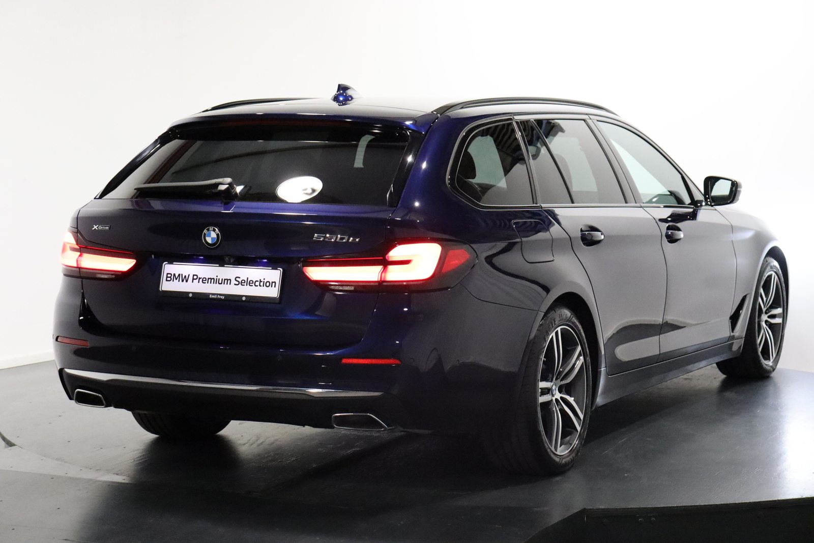 BMW 530e xDrive Touring, Plug-in-Hybrid Benzina/Elettrica, Occasioni / Usate, Automatico - 3