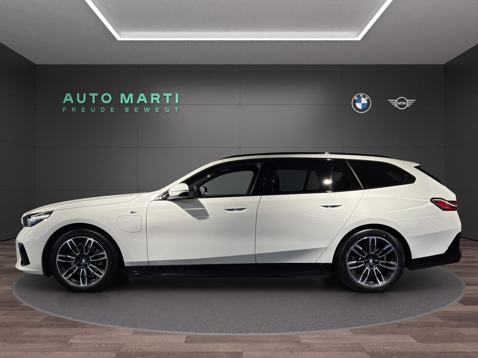 BMW 530e xDrive Touring M Sport, Plug-in-Hybrid Benzin/Elektro, Occasion / Gebraucht, Automatik - 3