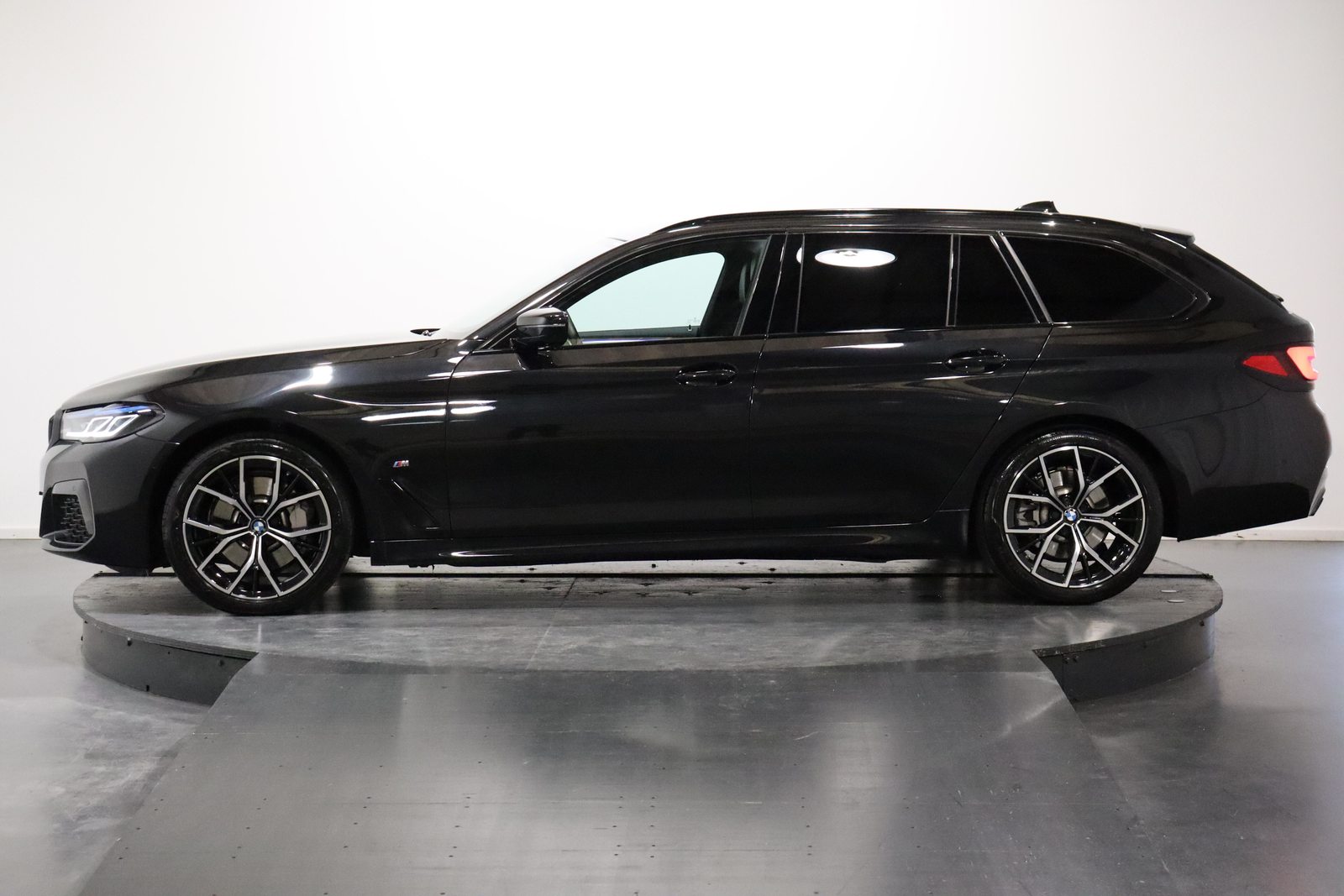 BMW 530i xDrive Touring, Hybride Léger Essence/Électricité, Occasion / Utilisé, Automatique - 2