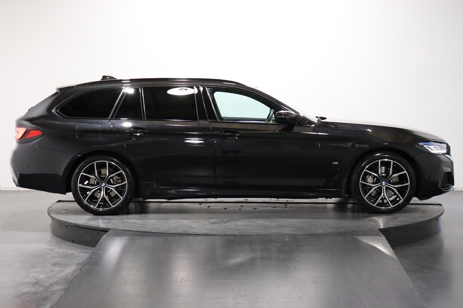 BMW 530i xDrive Touring, Hybride Léger Essence/Électricité, Occasion / Utilisé, Automatique - 3