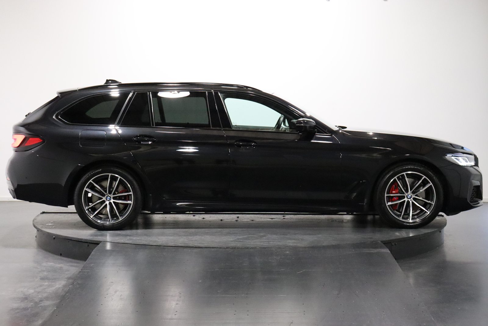 BMW 530e xDrive SAG Touring, Plug-in-Hybrid Benzin/Elektro, Occasion / Gebraucht, Automatik - 4