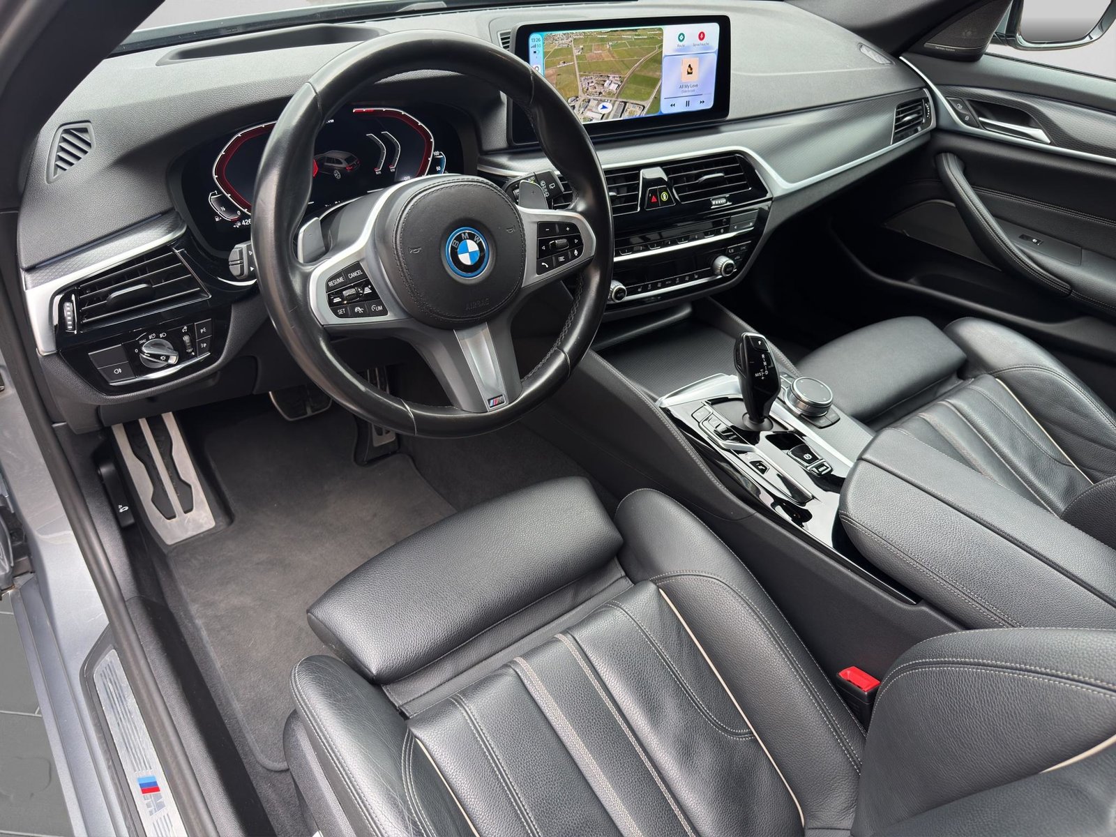 BMW 530e paddles, Plug-in-Hybrid Petrol/Electric, Second hand / Used, Automatic - 6