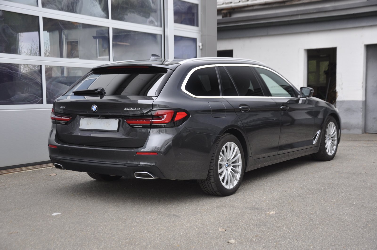 BMW 530e Touring Steptronic I Anhängerkupplung, Plug-in-Hybrid Petrol/Electric, Second hand / Used, Automatic - 3