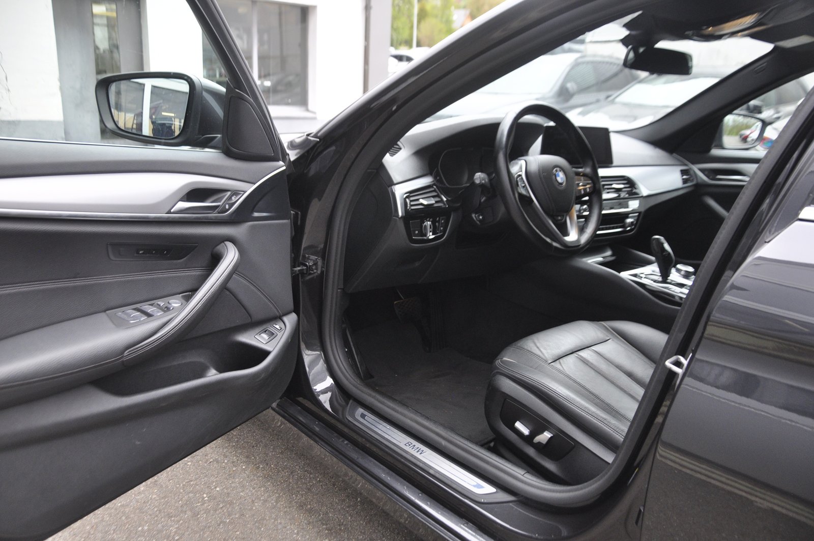 BMW 530e Touring Steptronic I Anhängerkupplung, Plug-in-Hybrid Petrol/Electric, Second hand / Used, Automatic - 5