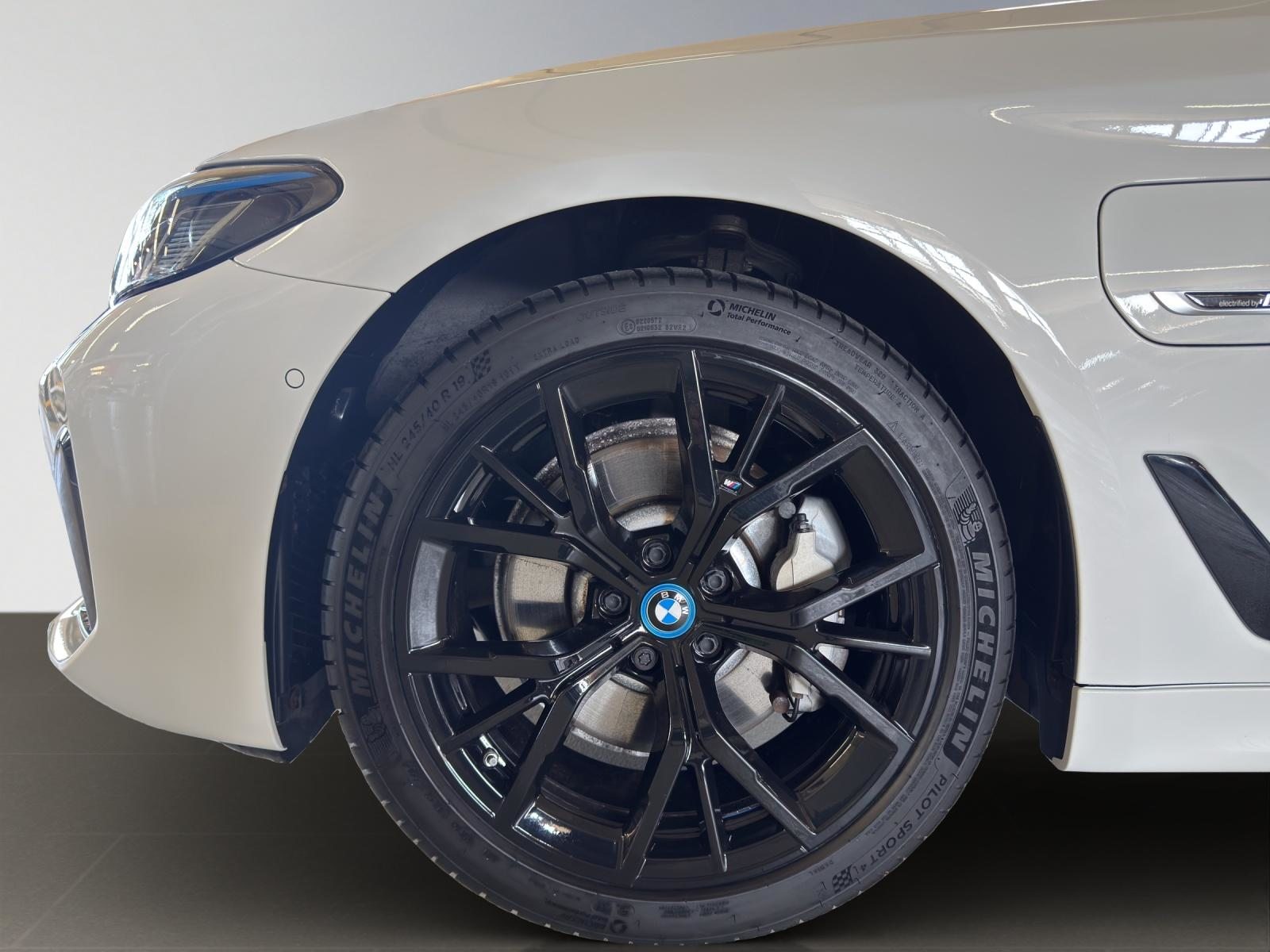 BMW 530e xDrive SAG Touring, Plug-in-Hybrid Benzina/Elettrica, Occasioni / Usate, Automatico - 3