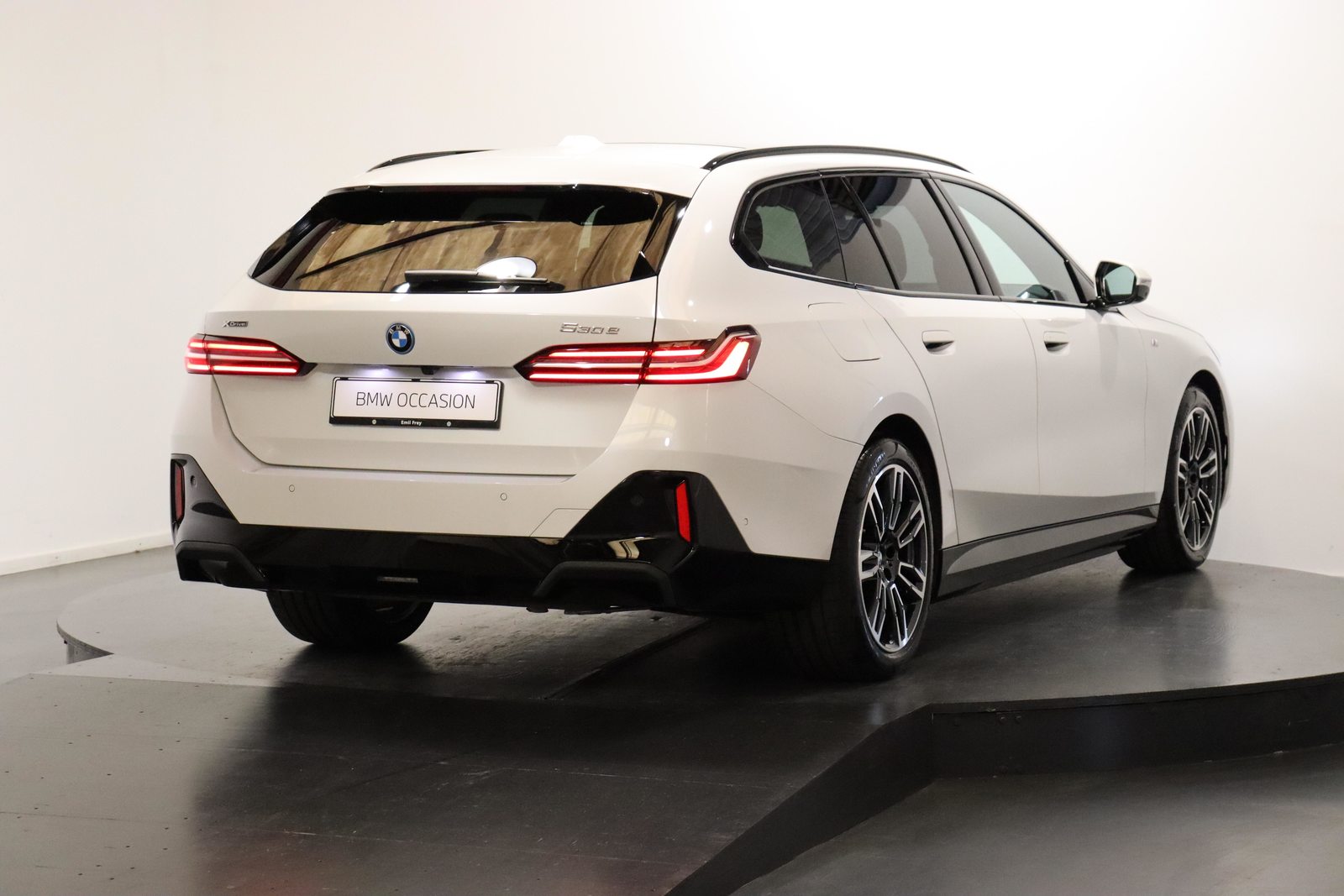 BMW 530e xDrive Touring, Plug-in-Hybrid Benzin/Elektro, Occasion / Gebraucht, Automatik - 3