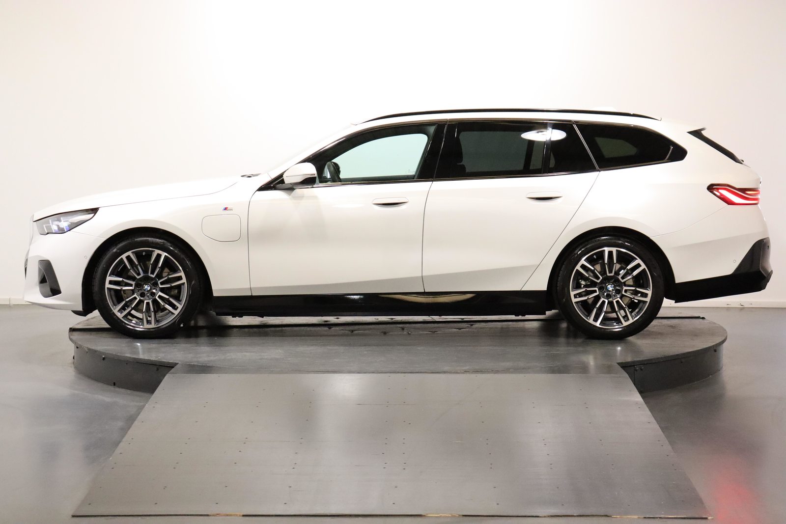 BMW 530e xDrive Touring, Plug-in-Hybrid Benzin/Elektro, Occasion / Gebraucht, Automatik - 4