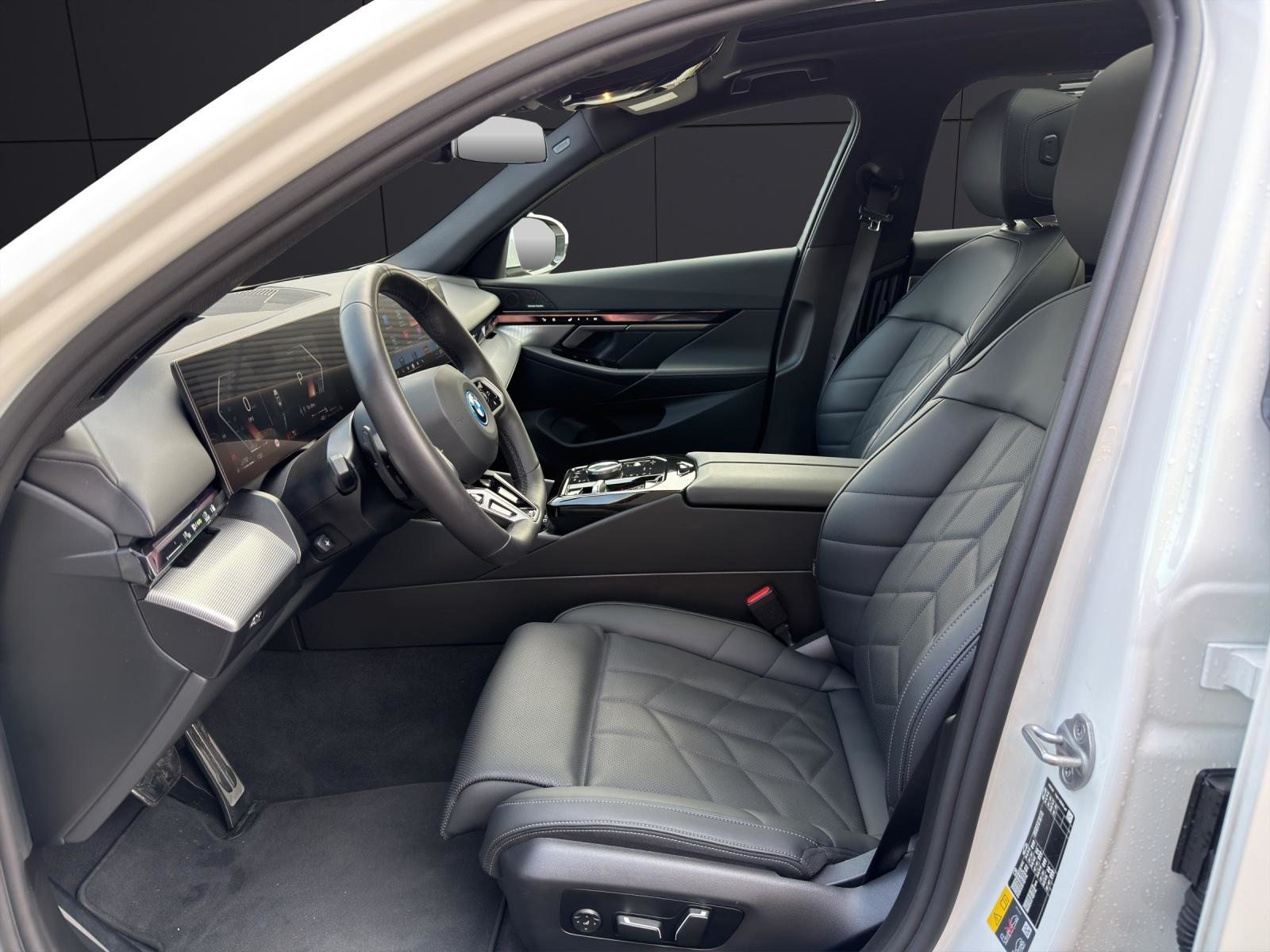 BMW 530e xDrive Touring, Plug-in-Hybrid Petrol/Electric, Second hand / Used, Automatic - 2