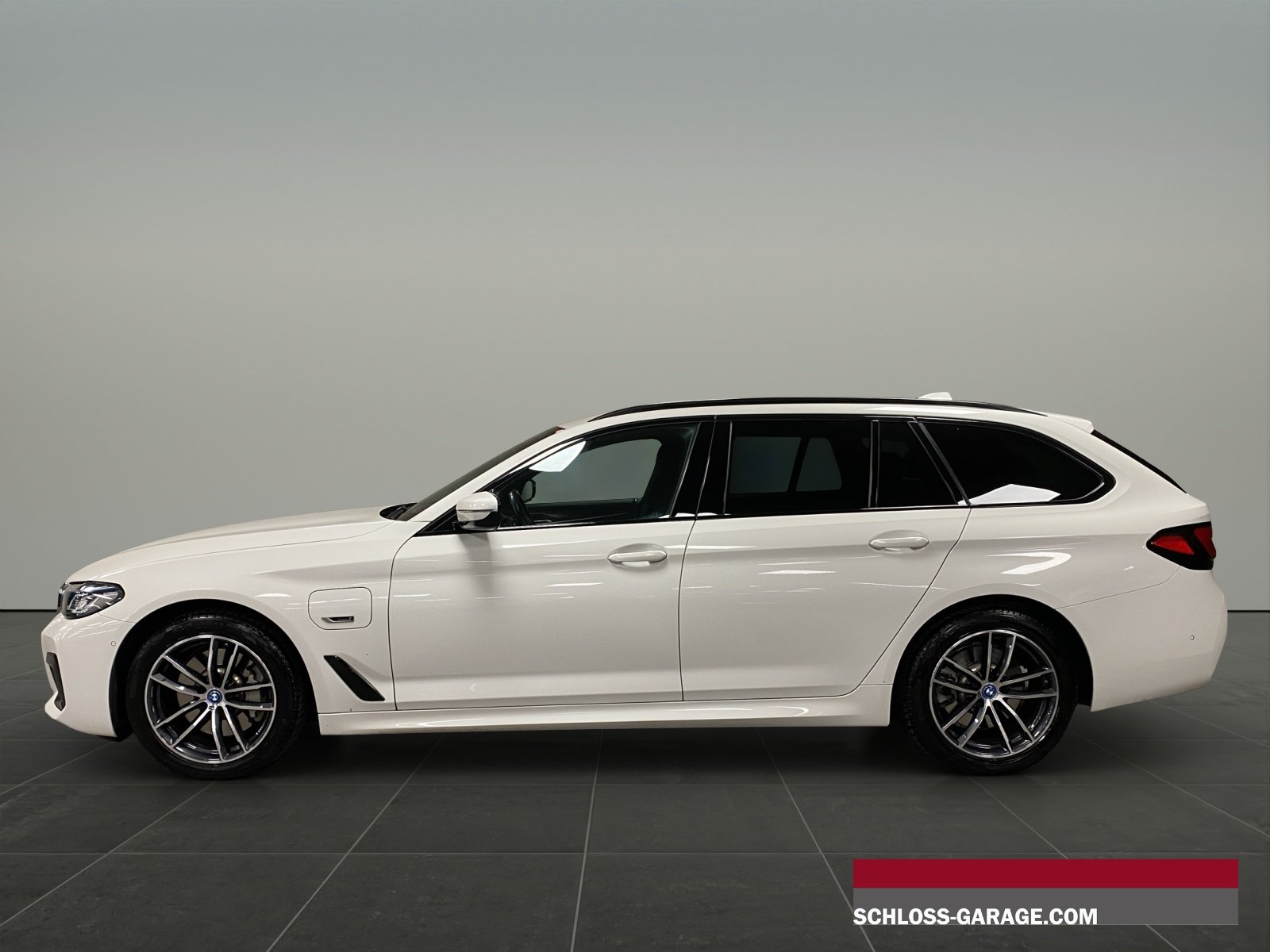 BMW 530 e Touring M, Plug-in-Hybrid Benzin/Elektro, Occasion / Gebraucht, Automatik - 2