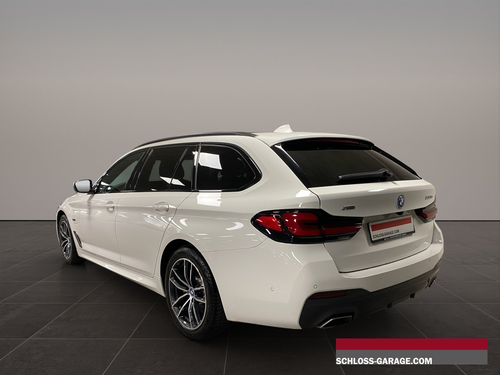 BMW 530 e Touring M, Plug-in-Hybrid Benzin/Elektro, Occasion / Gebraucht, Automatik - 3