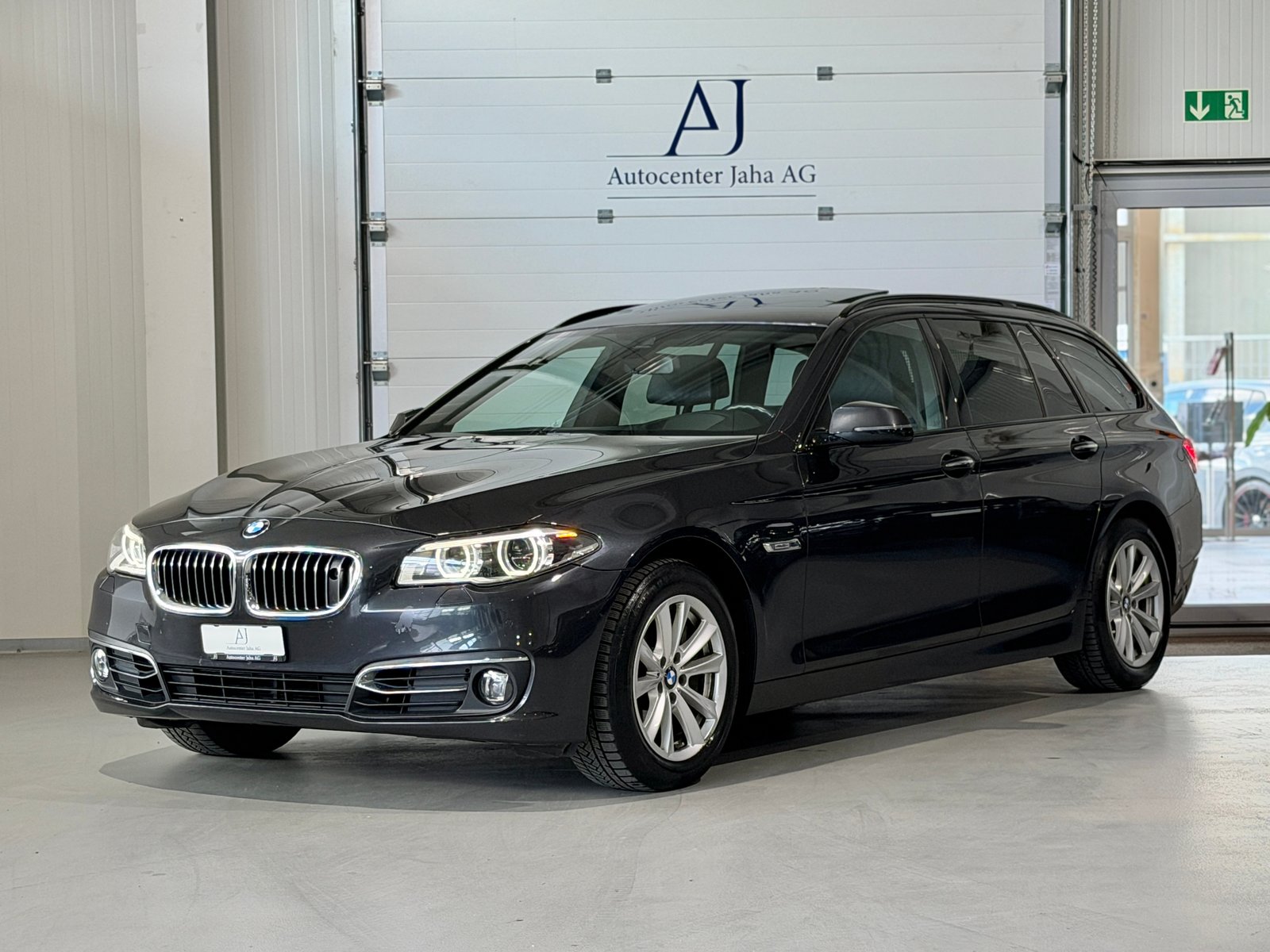 BMW 530d Touring Luxury Line Steptronic (CH) Facelift, Diesel, Second hand / Used, Automatic - 2