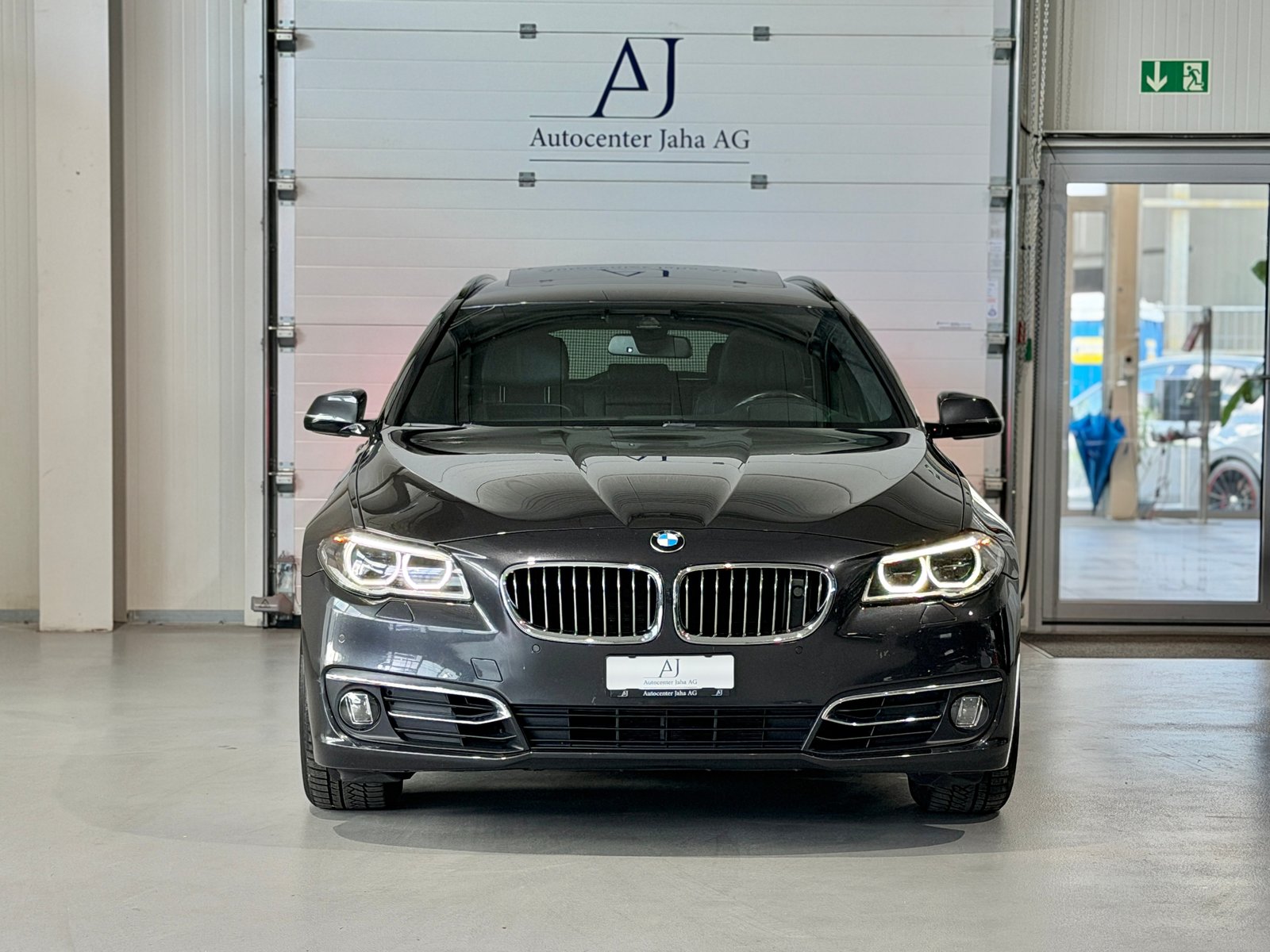 BMW 530d Touring Luxury Line Steptronic (CH) Facelift, Diesel, Second hand / Used, Automatic - 4