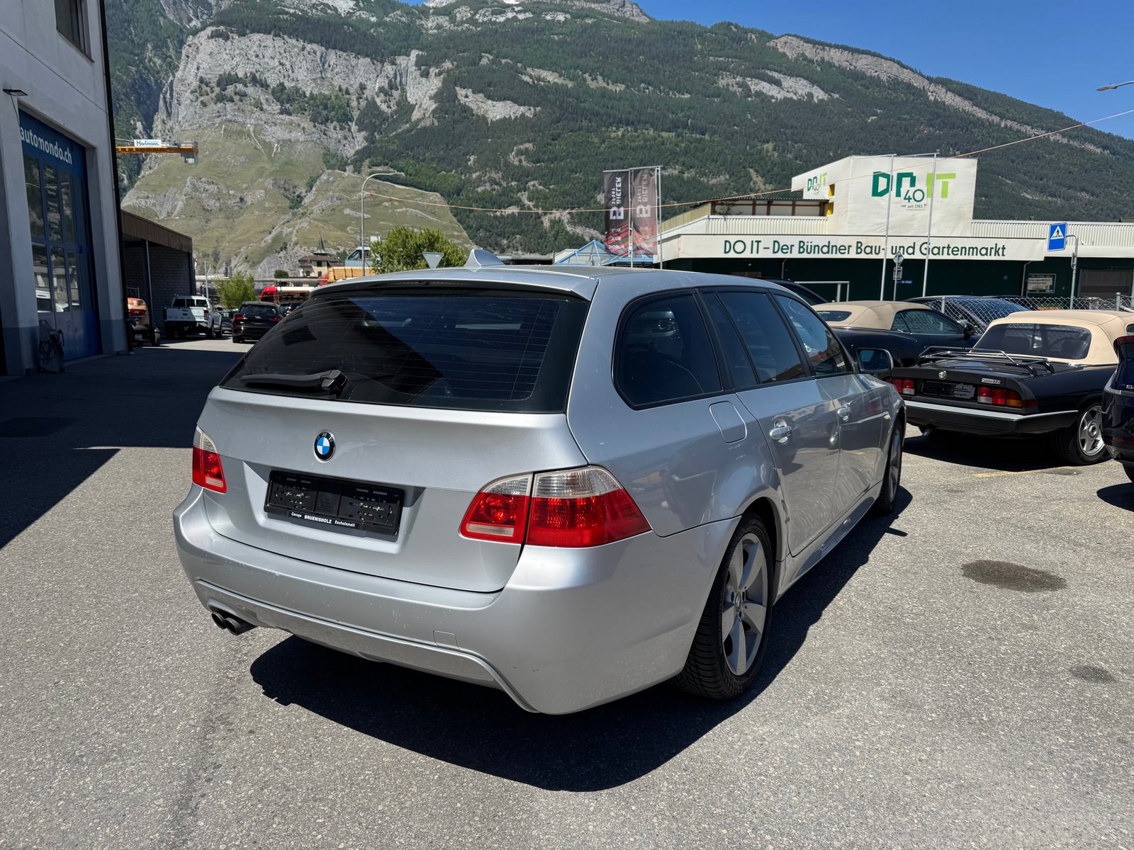 BMW 530xi Touring, Benzin, Occasion / Gebraucht, Handschaltung - 2