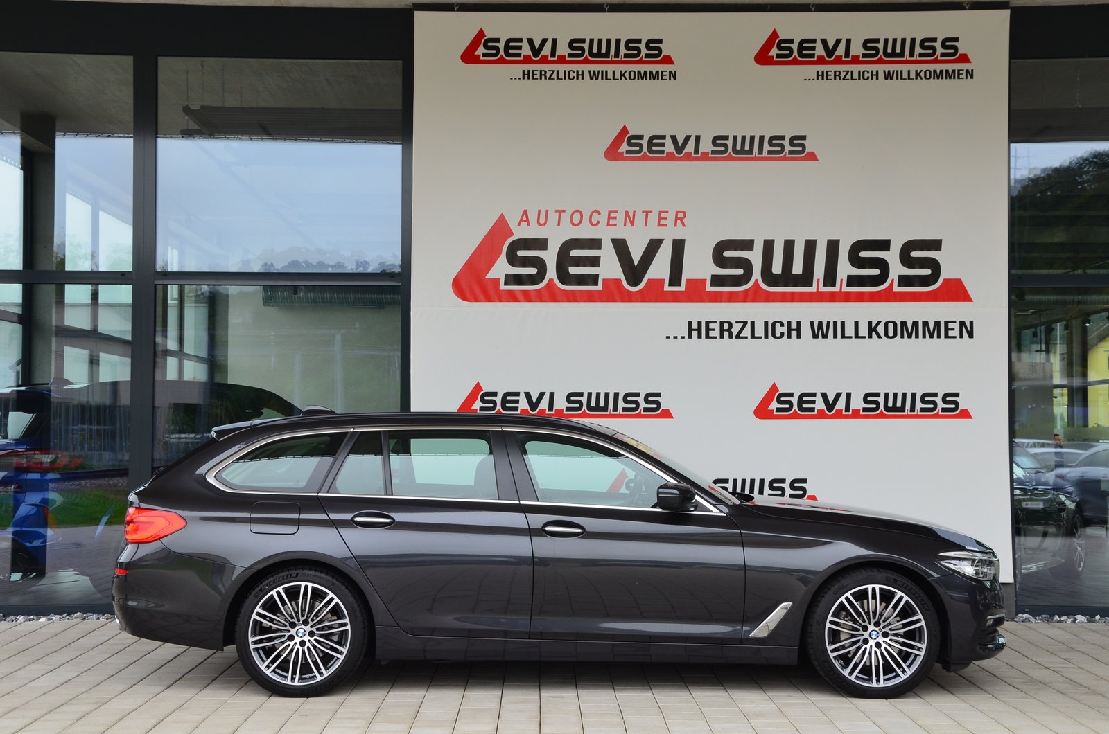 BMW 530i Touring Steptronic*Frisch ab MFK,1 Jahr oder 20'000, Benzin, Occasion / Gebraucht, Automatik - 4
