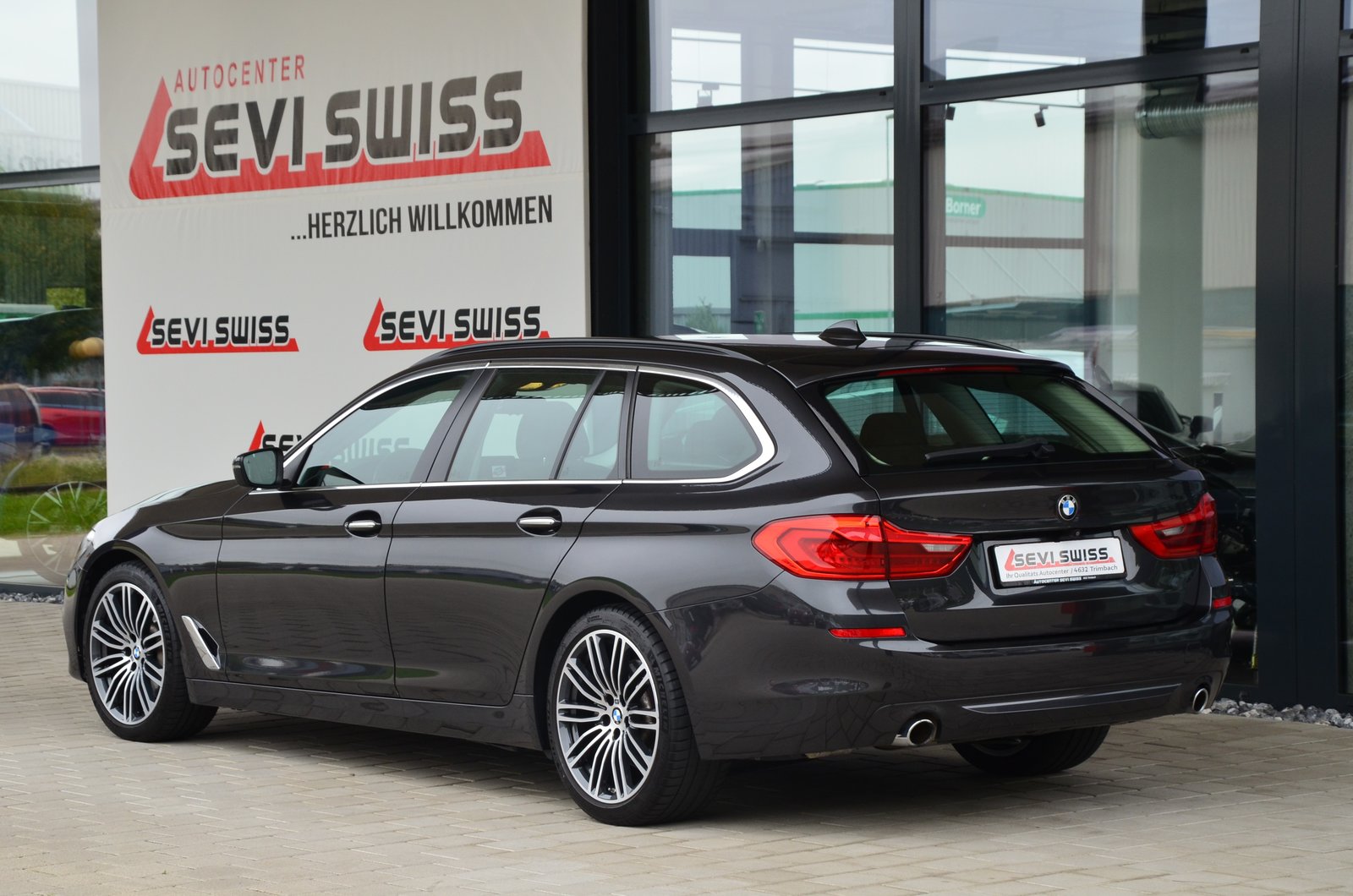 BMW 530i Touring Steptronic*Frisch ab MFK,1 Jahr oder 20'000, Benzin, Occasion / Gebraucht, Automatik - 7