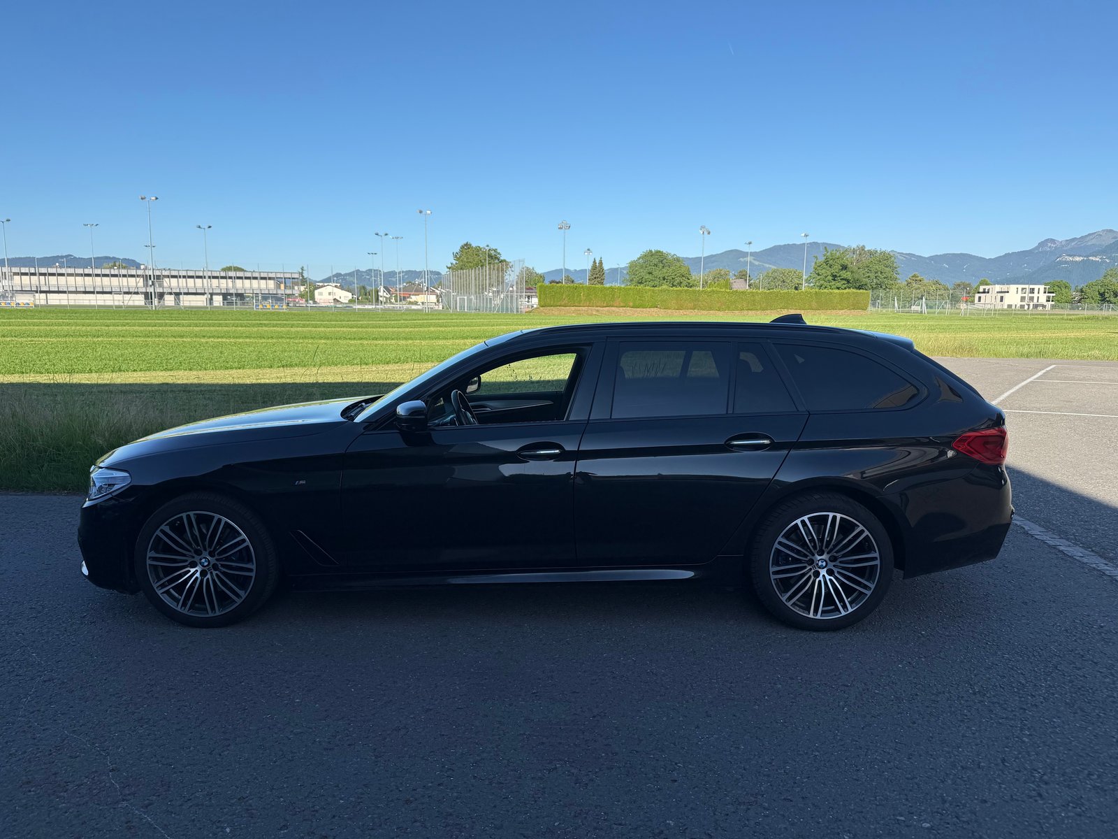 BMW 530i SAG Touring M-Sport, Benzin, Occasion / Gebraucht, Automatik - 2