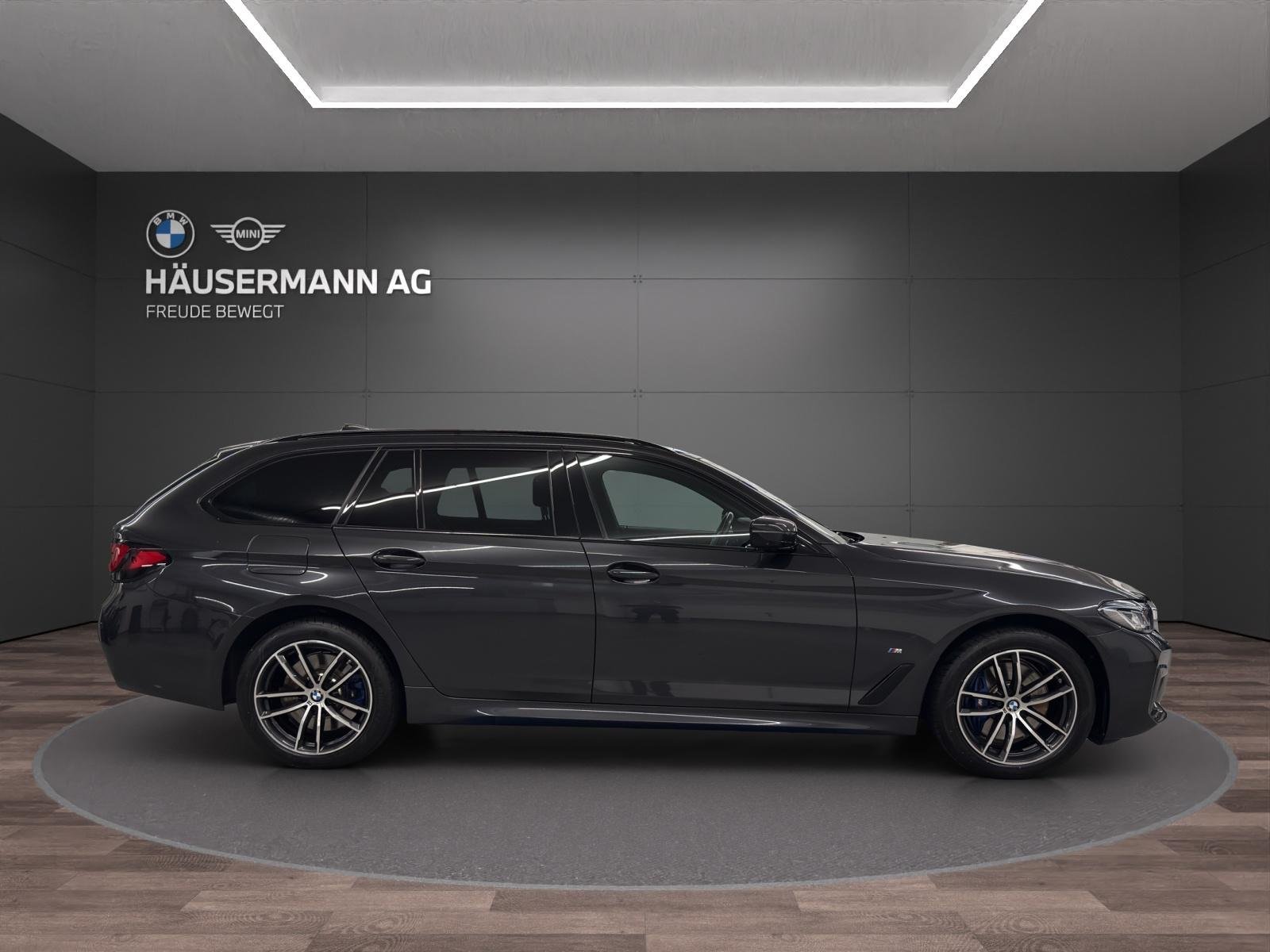 BMW 530e Touring M SPORT, Plug-in-Hybrid Petrol/Electric, Second hand / Used, Automatic - 4