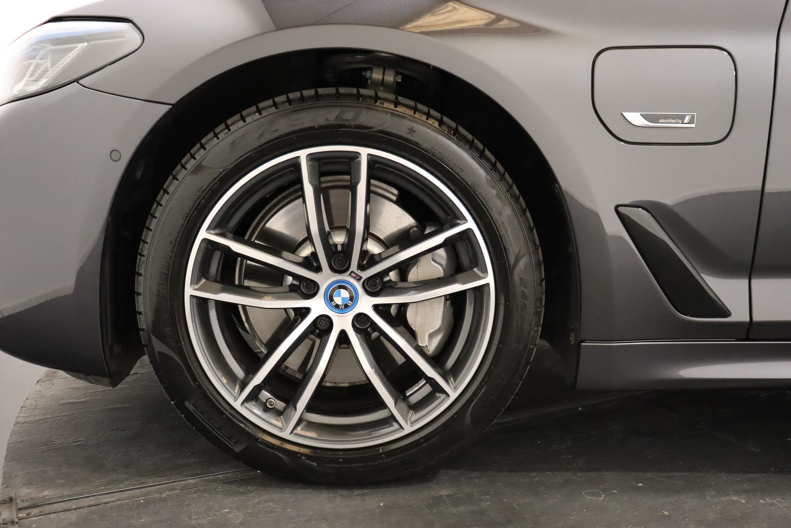 BMW 530e xDrive Touring, Plug-in-Hybrid Benzin/Elektro, Occasion / Gebraucht, Automatik - 7