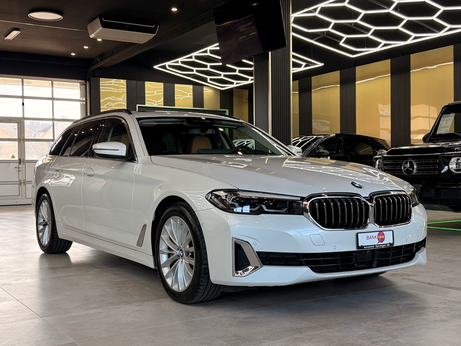 BMW 530d Luxury Line Touring, Mild-Hybrid Diesel/Electric, Second hand / Used, Automatic - 4