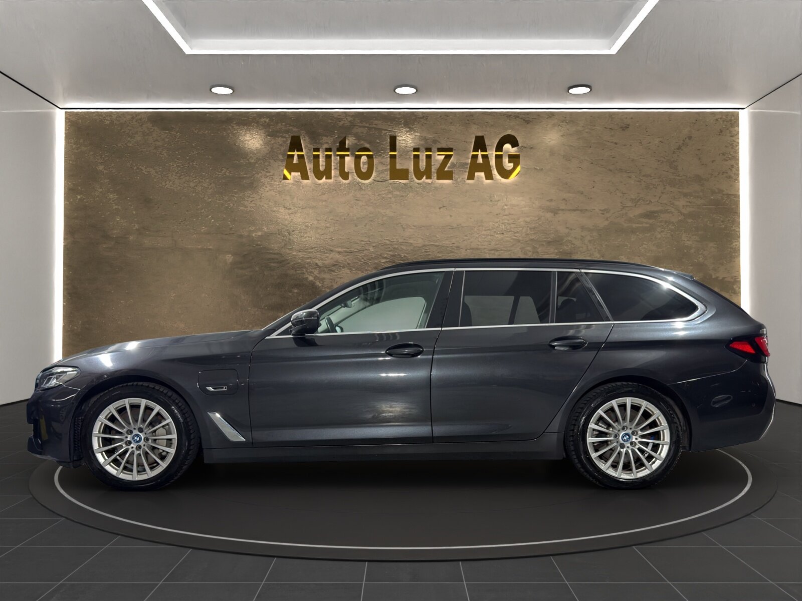 BMW 530e Touring Steptronic, Plug-in-Hybrid Petrol/Electric, Second hand / Used, Automatic - 6