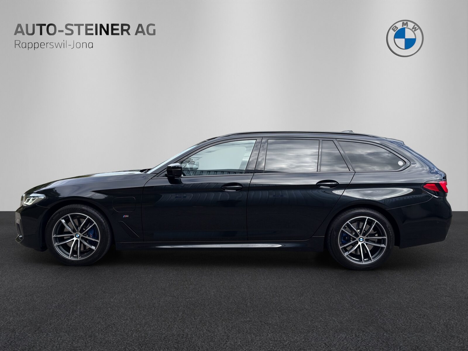 BMW 530e xDrive Touring M Sport Steptronic, Plug-in-Hybrid Petrol/Electric, Second hand / Used, Automatic - 2