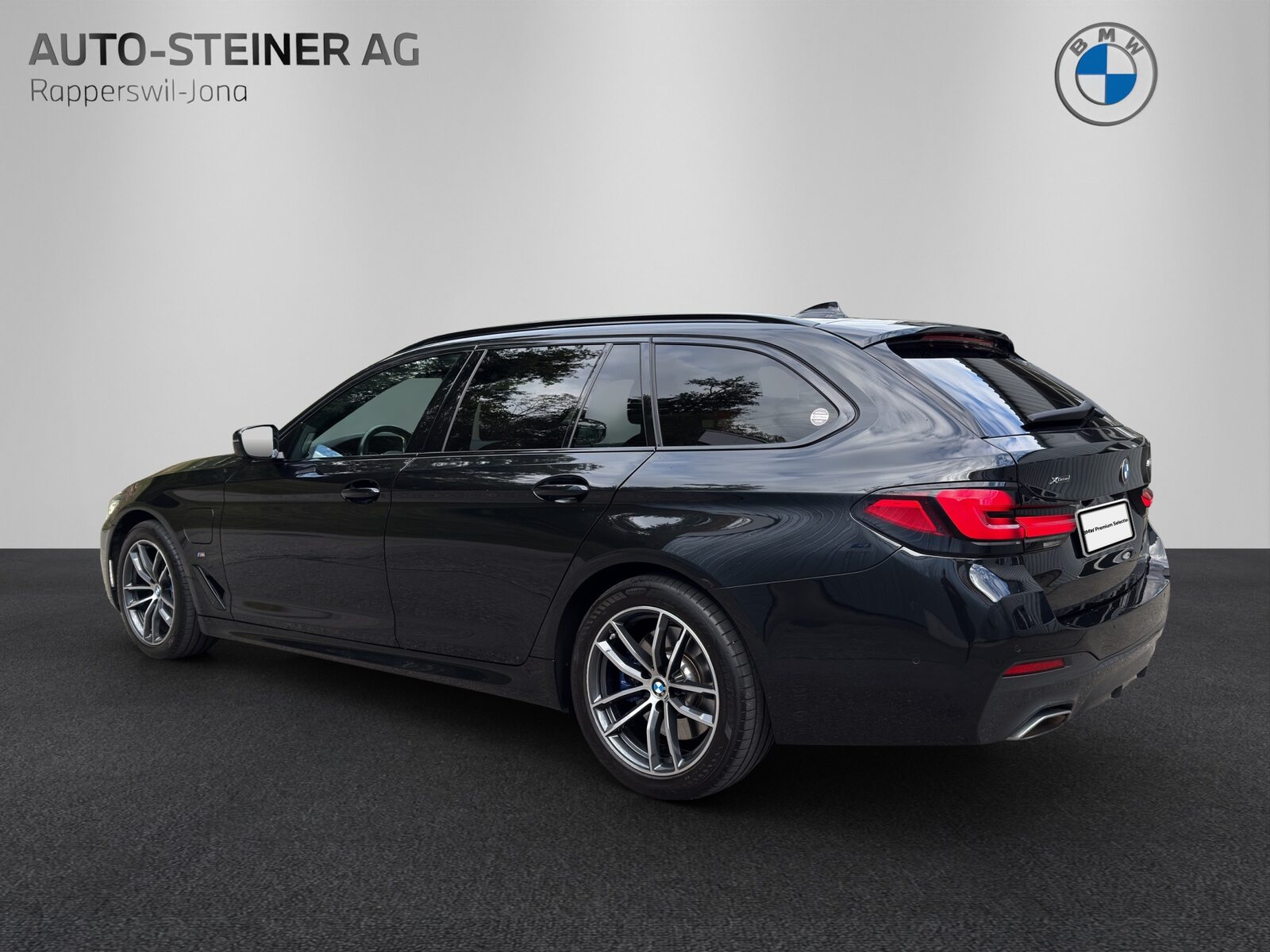 BMW 530e xDrive Touring M Sport Steptronic, Plug-in-Hybrid Petrol/Electric, Second hand / Used, Automatic - 3