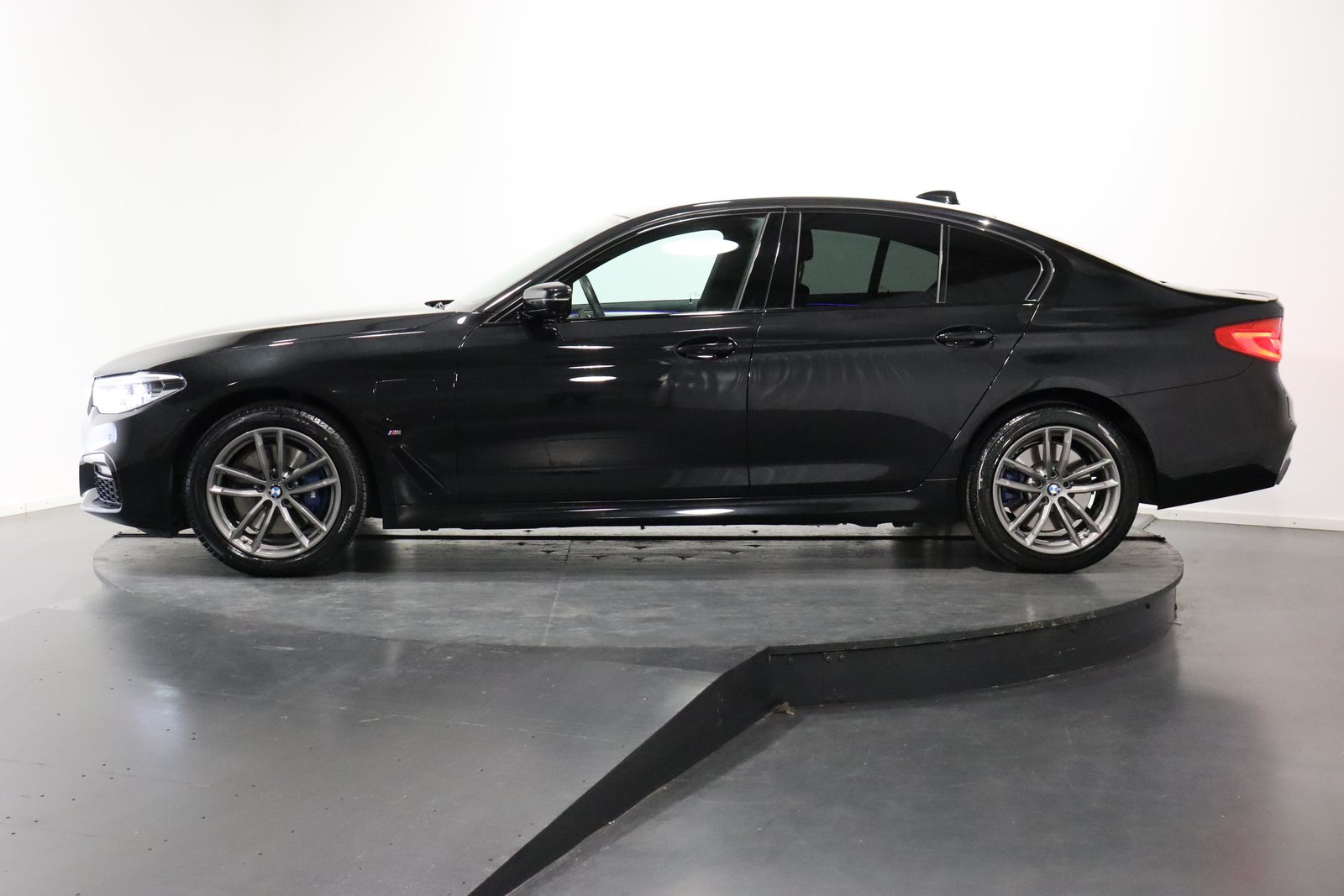 BMW 530e xDrive paddles, Plug-in-Hybrid Benzin/Elektro, Occasion / Gebraucht, Automatik - 3