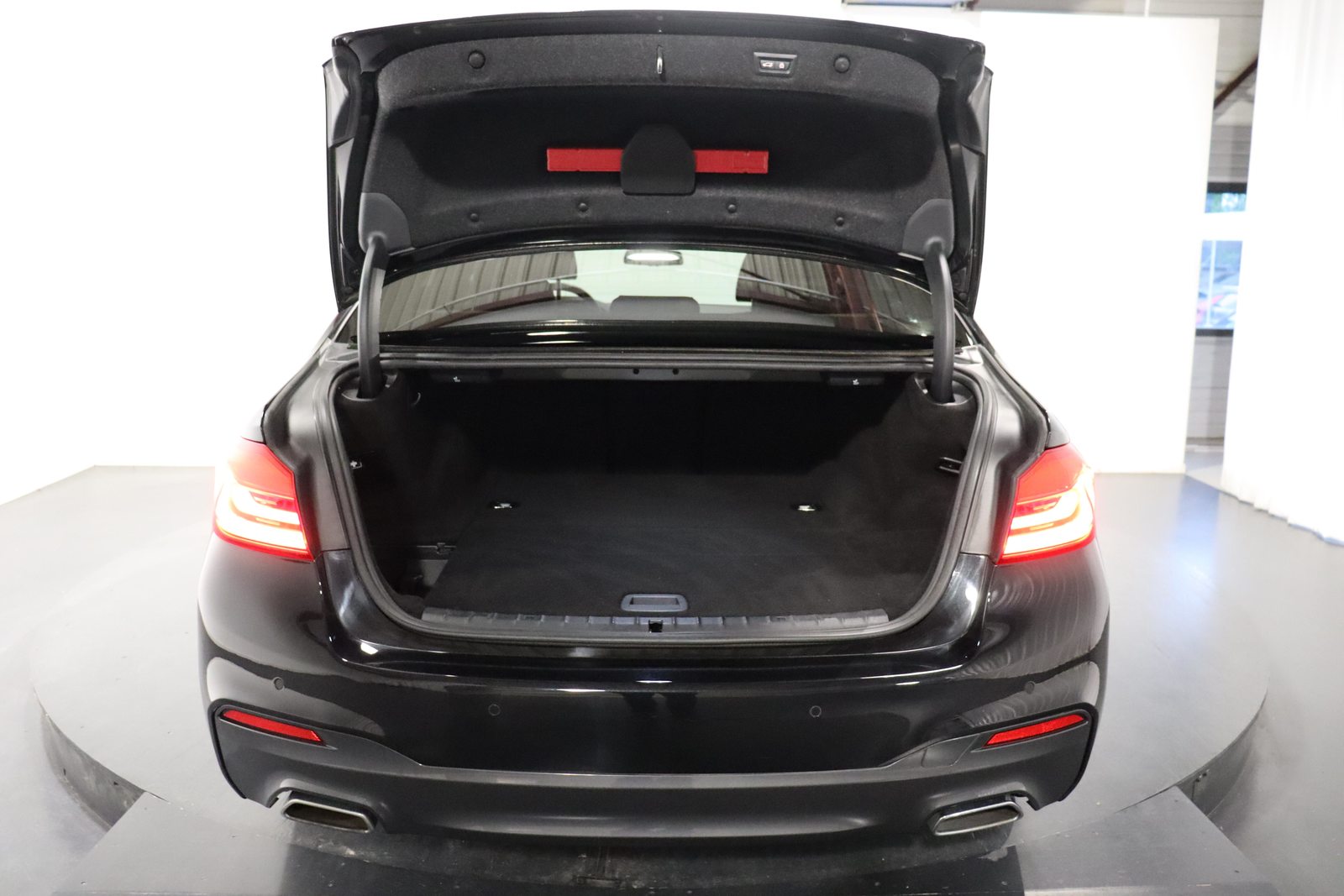BMW 530e xDrive paddles, Plug-in-Hybrid Benzin/Elektro, Occasion / Gebraucht, Automatik - 6