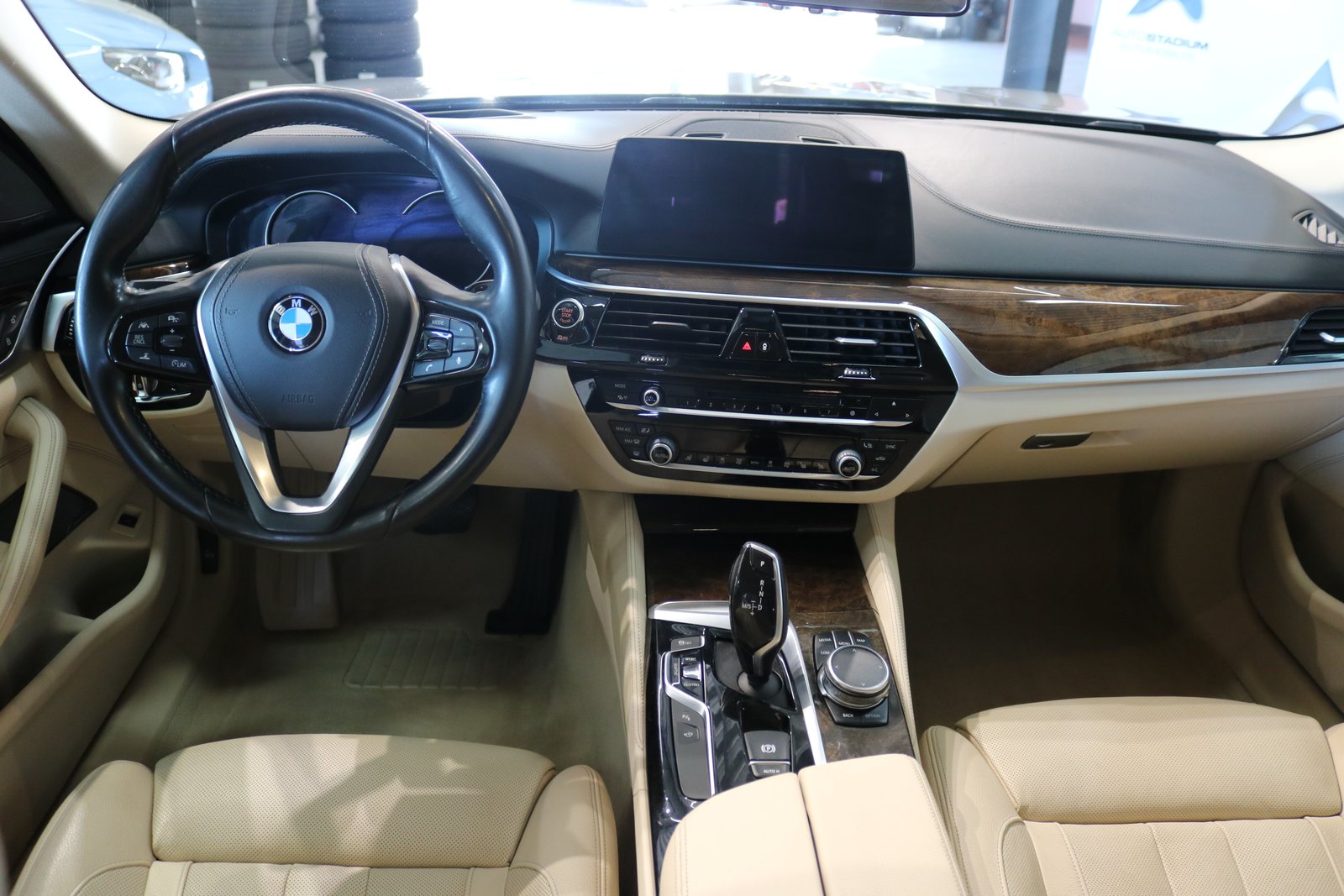 BMW 530i Luxury Line Steptronic, Benzin, Occasion / Gebraucht, Automatik - 2