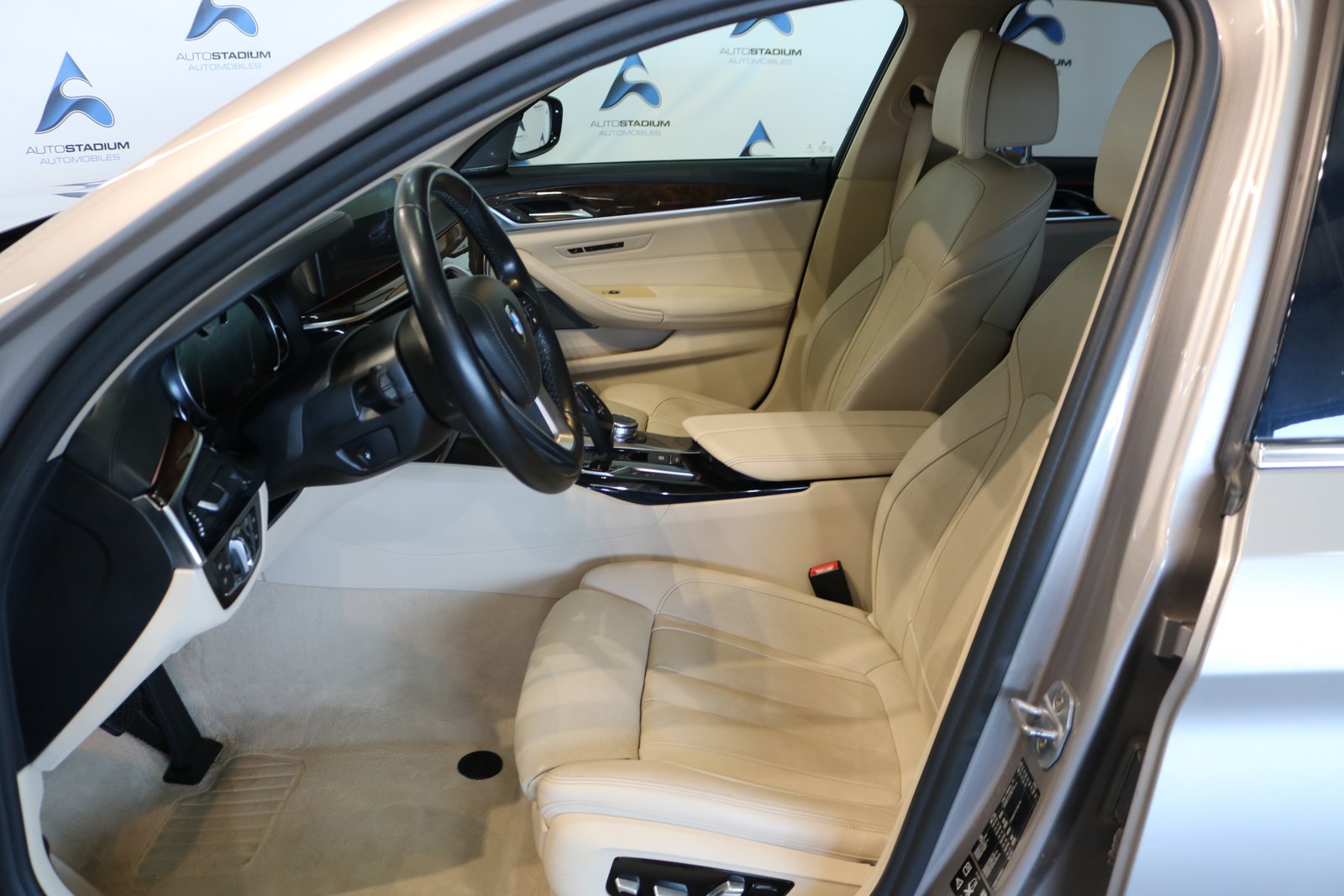 BMW 530i Luxury Line Steptronic, Benzin, Occasion / Gebraucht, Automatik - 3