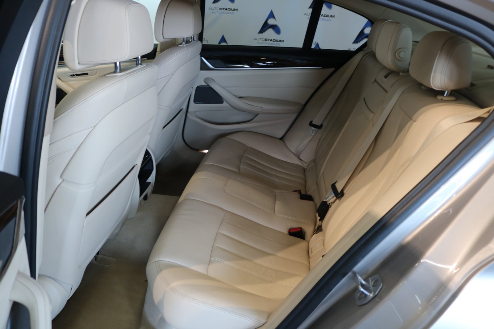BMW 530i Luxury Line Steptronic, Benzin, Occasion / Gebraucht, Automatik - 4