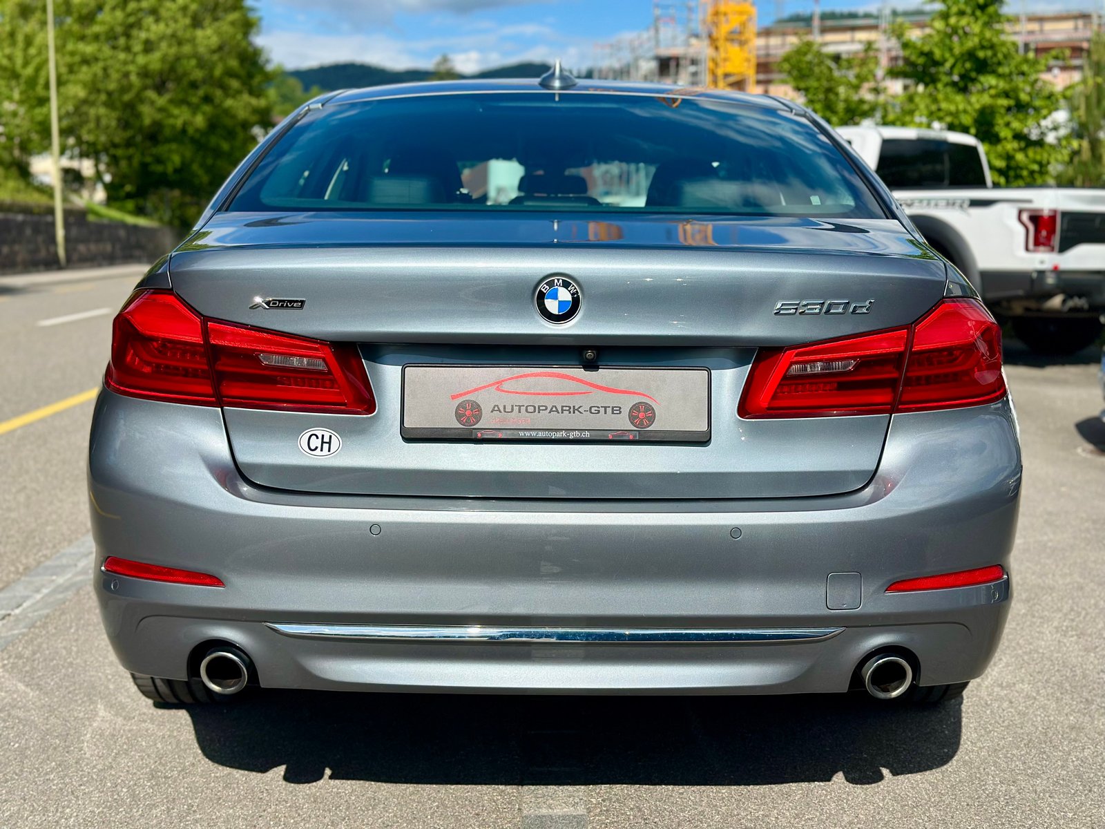 BMW 530d Luxury Line Steptronic, Diesel, Occasion / Gebraucht, Automatik - 4