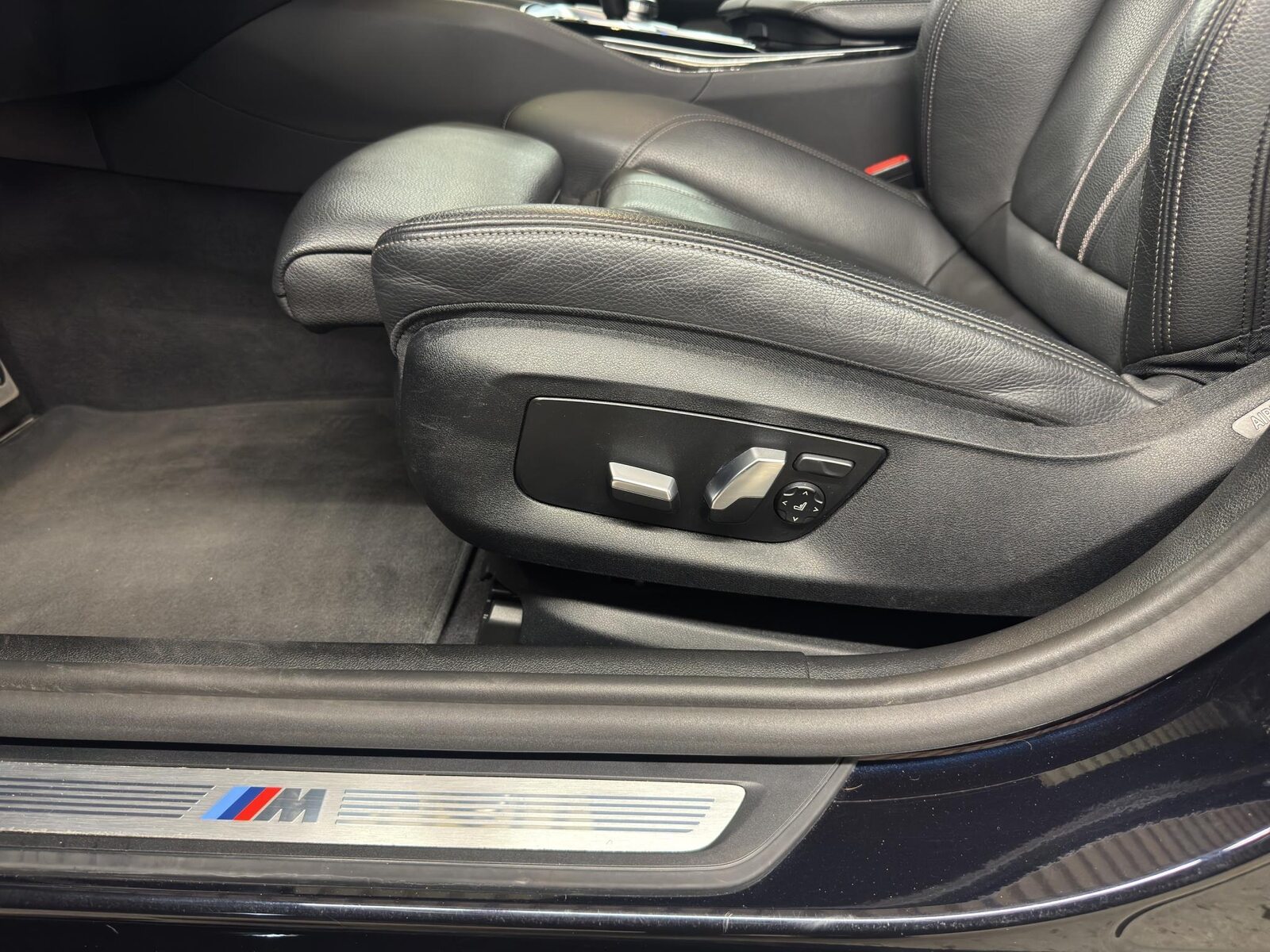 BMW 530e xDrive M-Sport Steptronic, Plug-in-Hybrid Benzin/Elektro, Occasion / Gebraucht, Automatik - 7