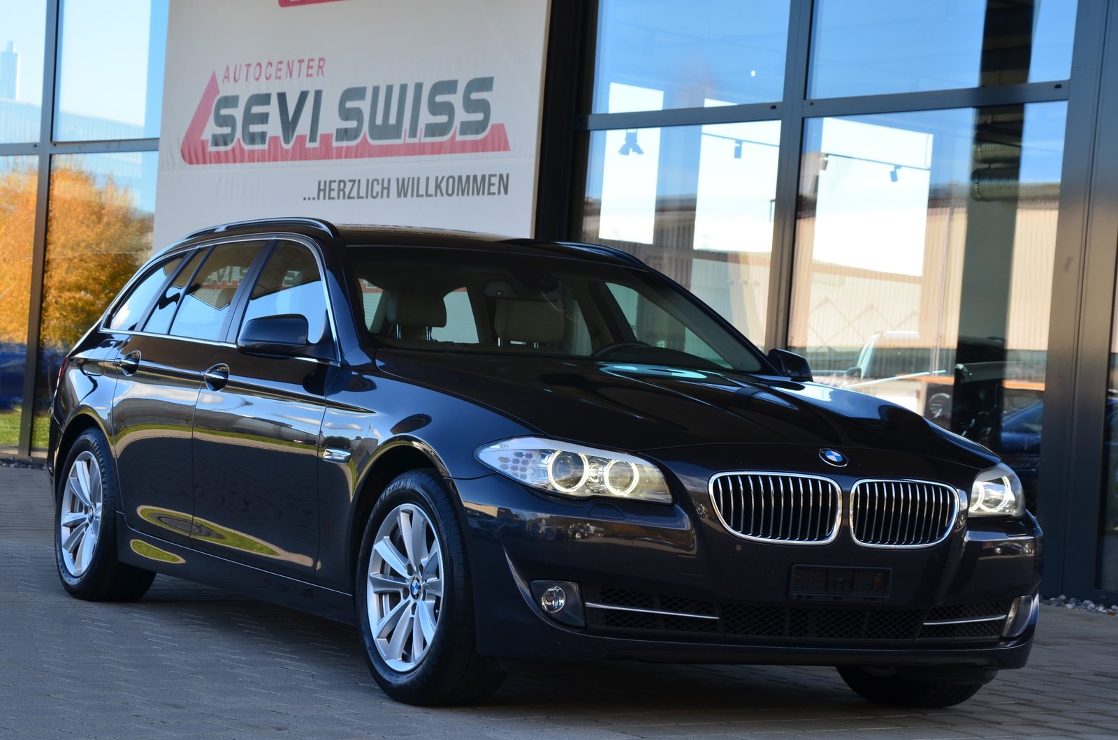 BMW 535i Touring Steptronic, Benzin, Occasion / Gebraucht, Automatik - 2