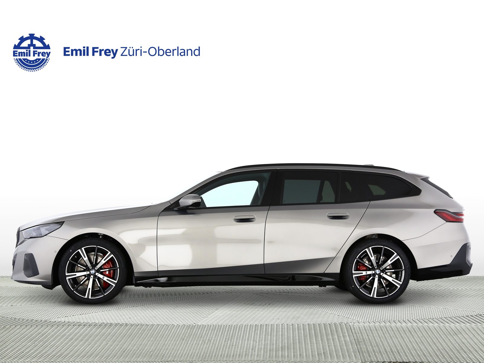 BMW 540d xDrive Touring, Mild-Hybrid Diesel/Electric, New car, Automatic - 2