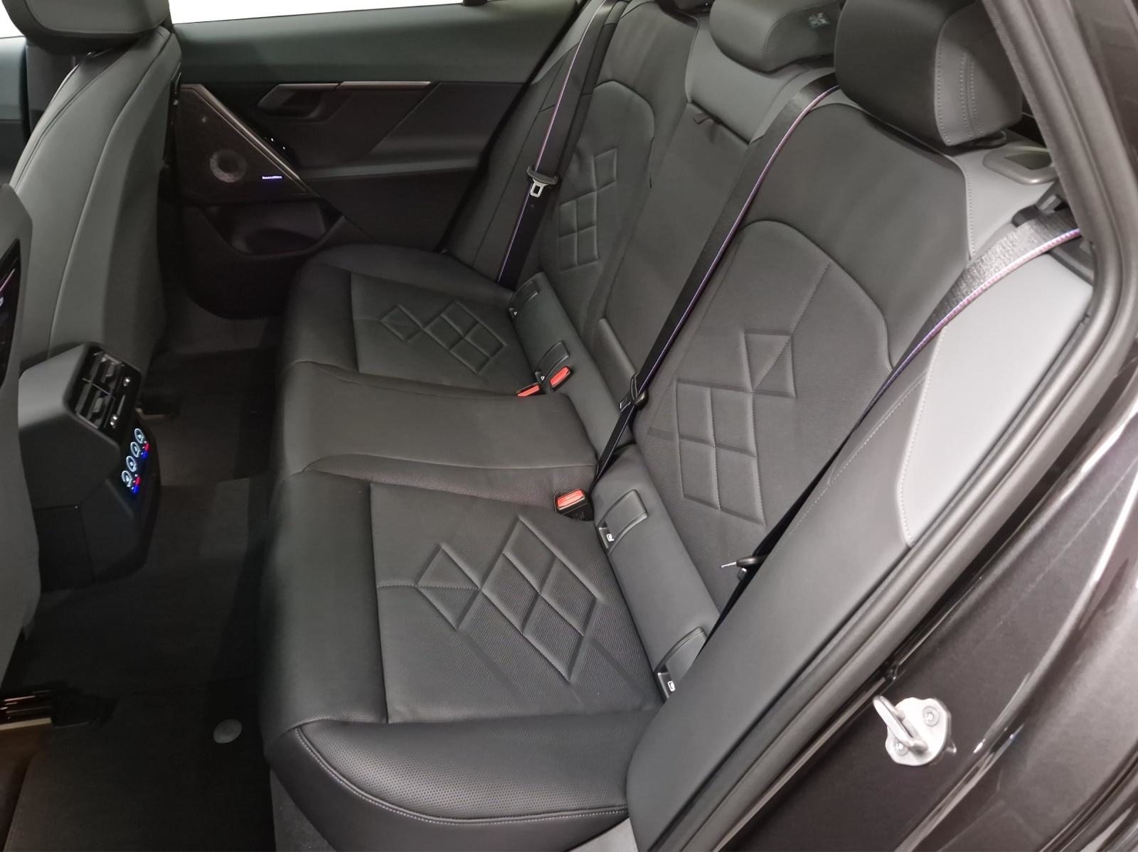 BMW 540d xDrive Touring, Mild-Hybrid Diesel/Elektro, Neuwagen, Automatik - 7