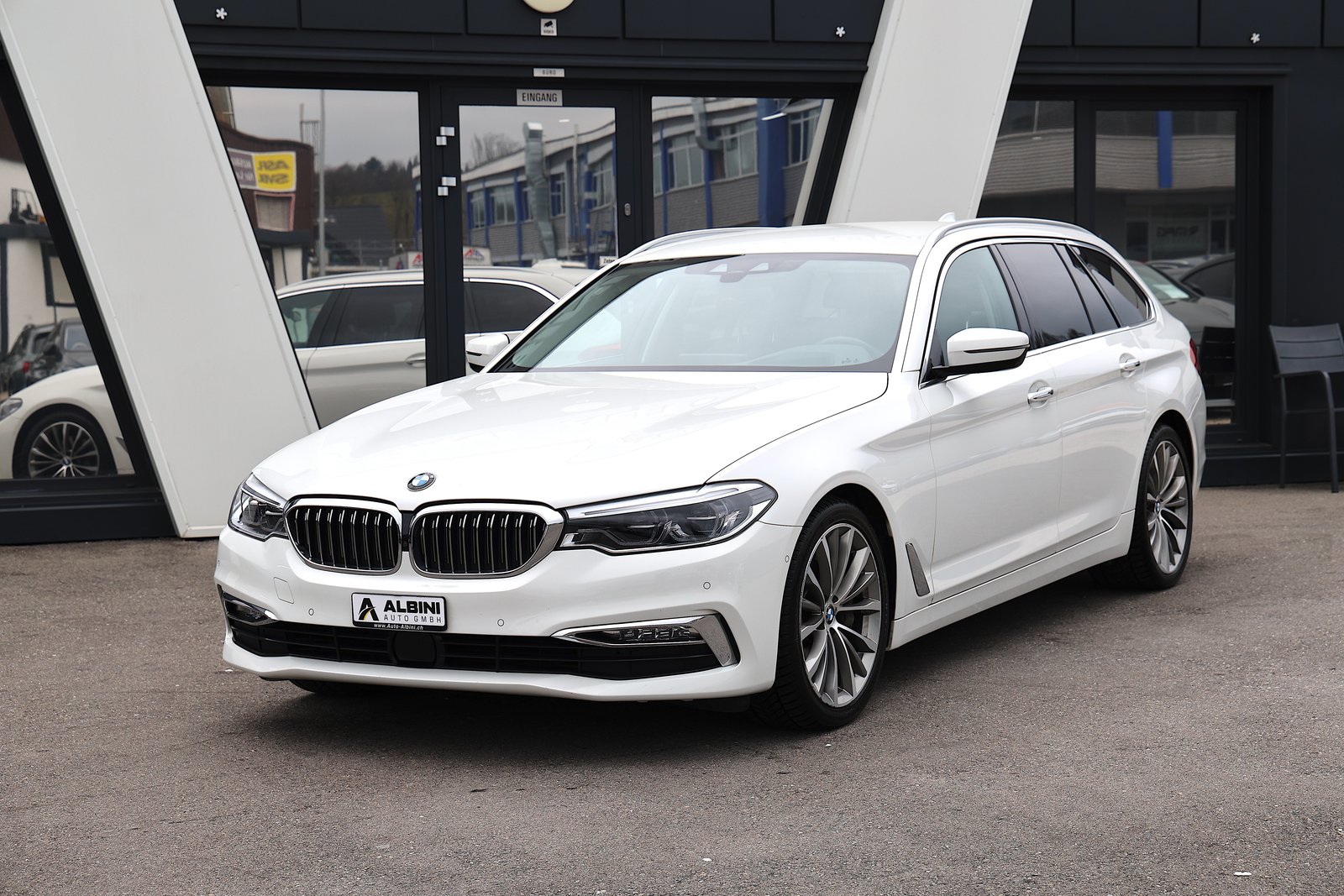 BMW 540i Touring Luxury Line Steptronic, Benzin, Occasion / Gebraucht, Automatik - 2