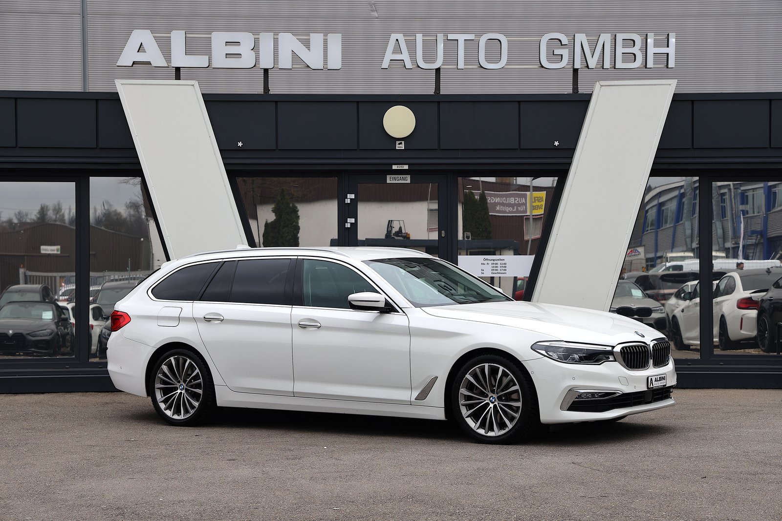 BMW 540i Touring Luxury Line Steptronic, Benzin, Occasion / Gebraucht, Automatik - 3