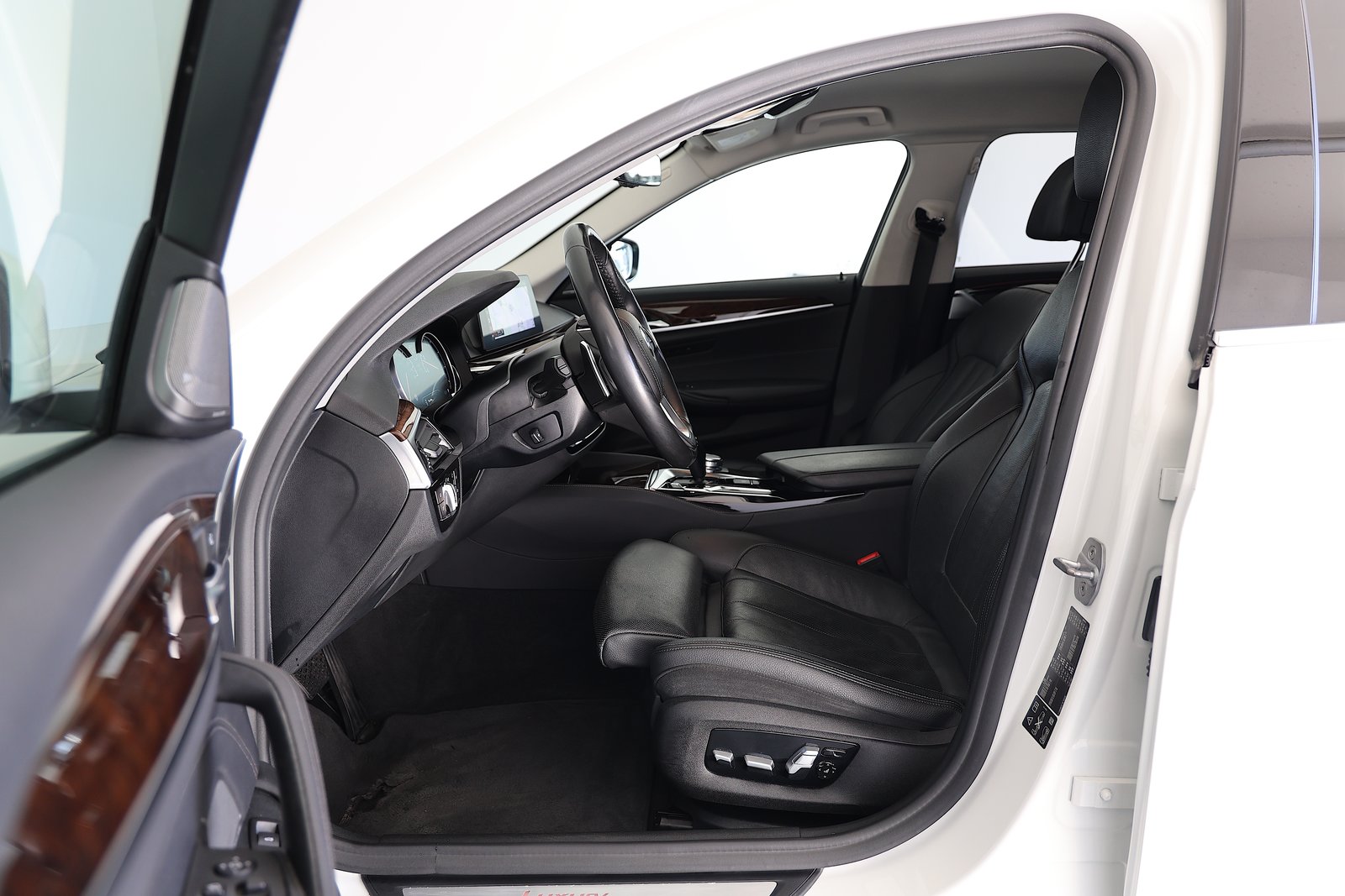 BMW 540i Touring Luxury Line Steptronic, Benzin, Occasion / Gebraucht, Automatik - 7