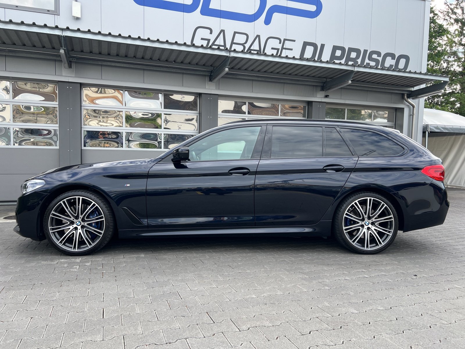 BMW 540i Touring Steptronic M-Sport, Benzin, Occasion / Gebraucht, Automatik - 2