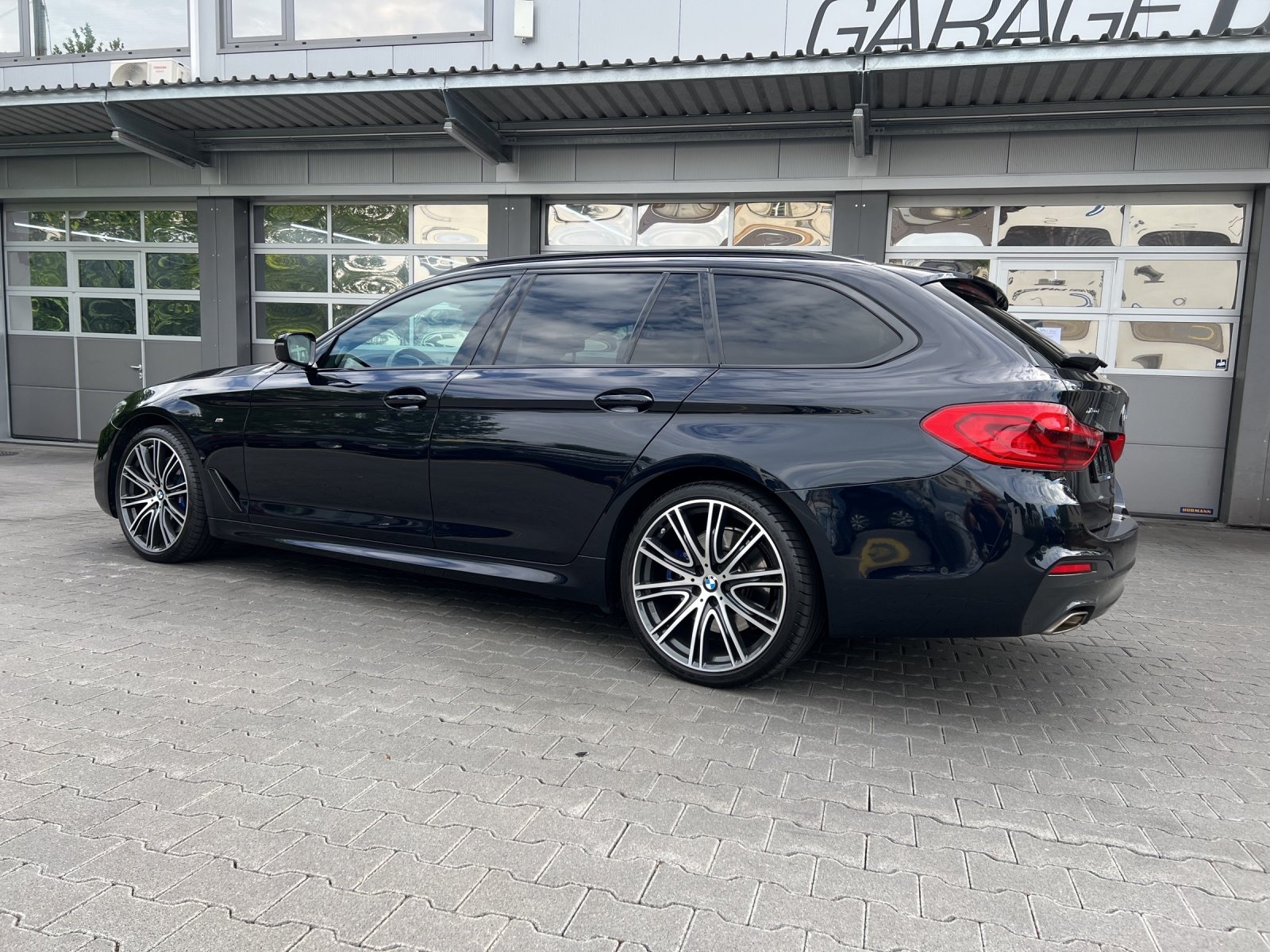 BMW 540i Touring Steptronic M-Sport, Benzin, Occasion / Gebraucht, Automatik - 3